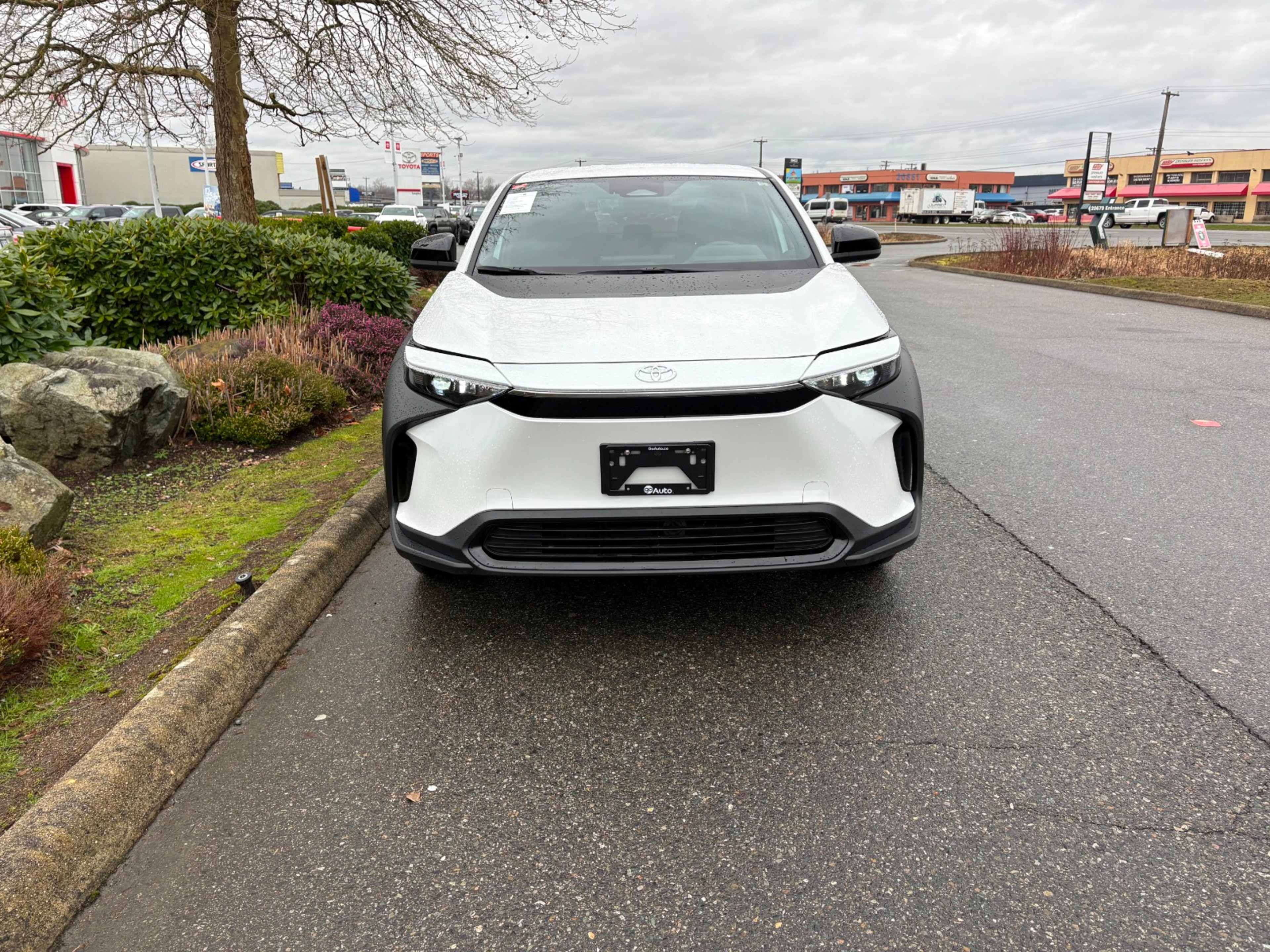 2025 Toyota bZ photo 2