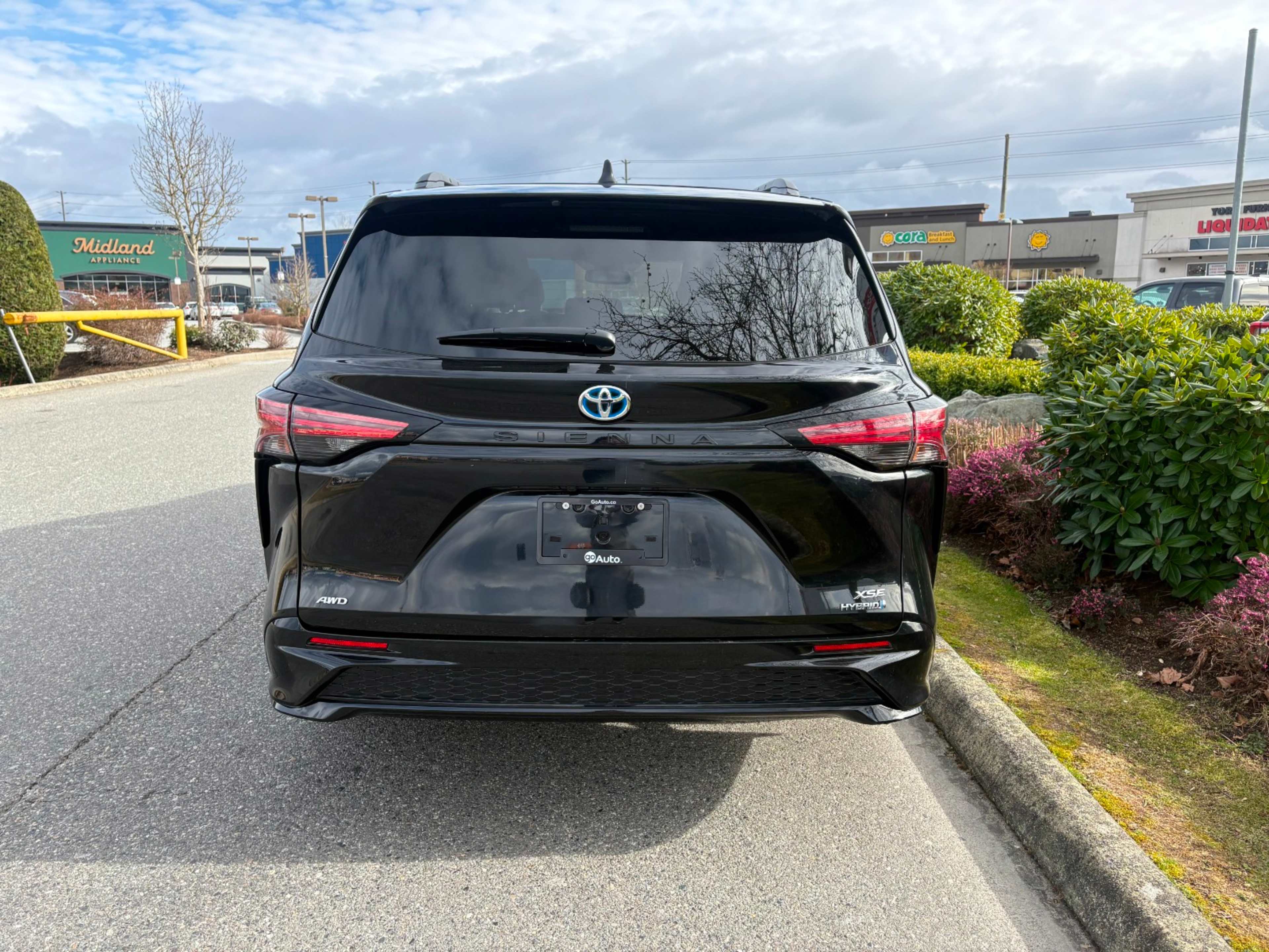 2022 Toyota Sienna XSE Hybrid photo 4