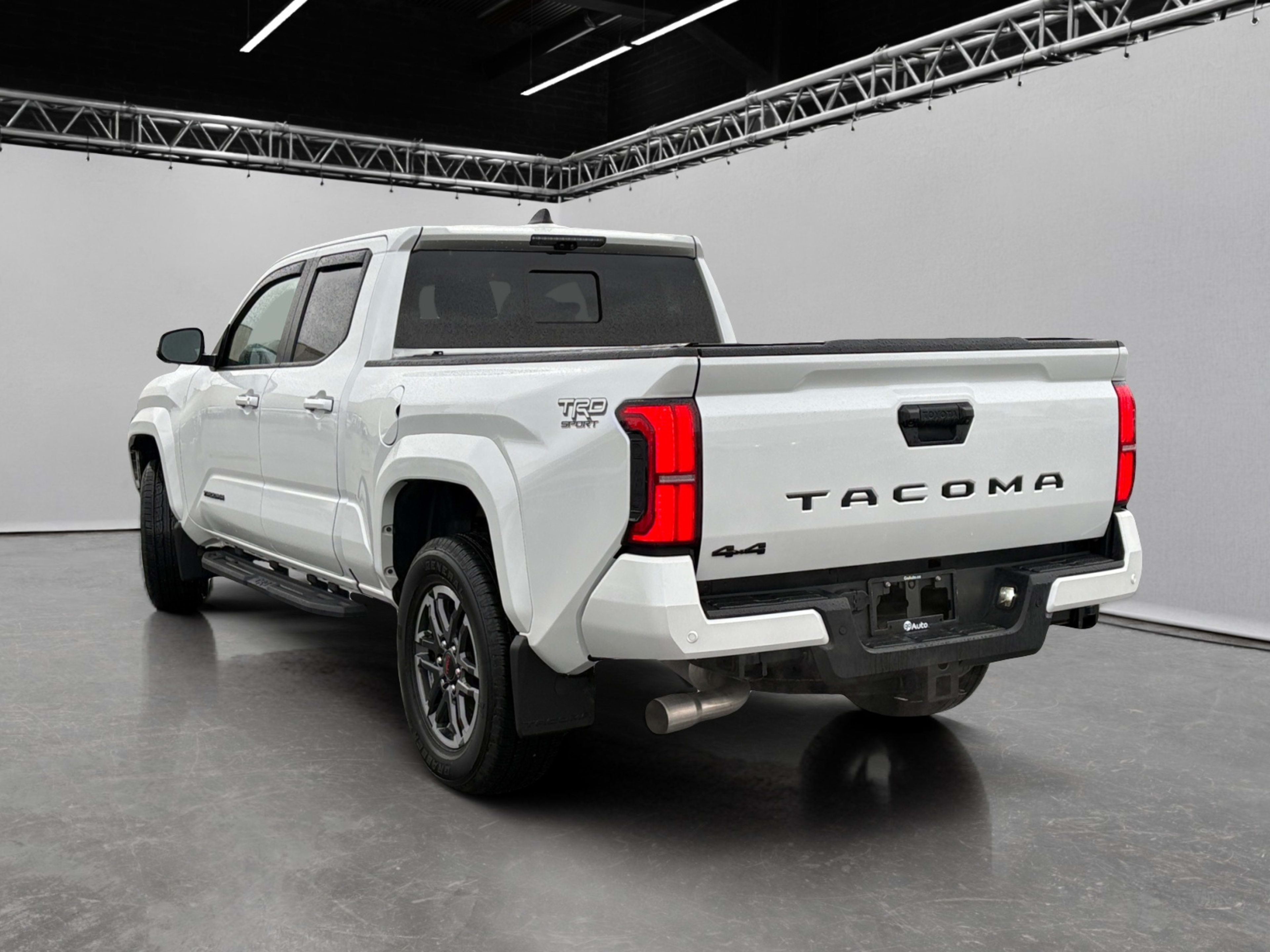 2024 Toyota Tacoma TRD Sport photo 2