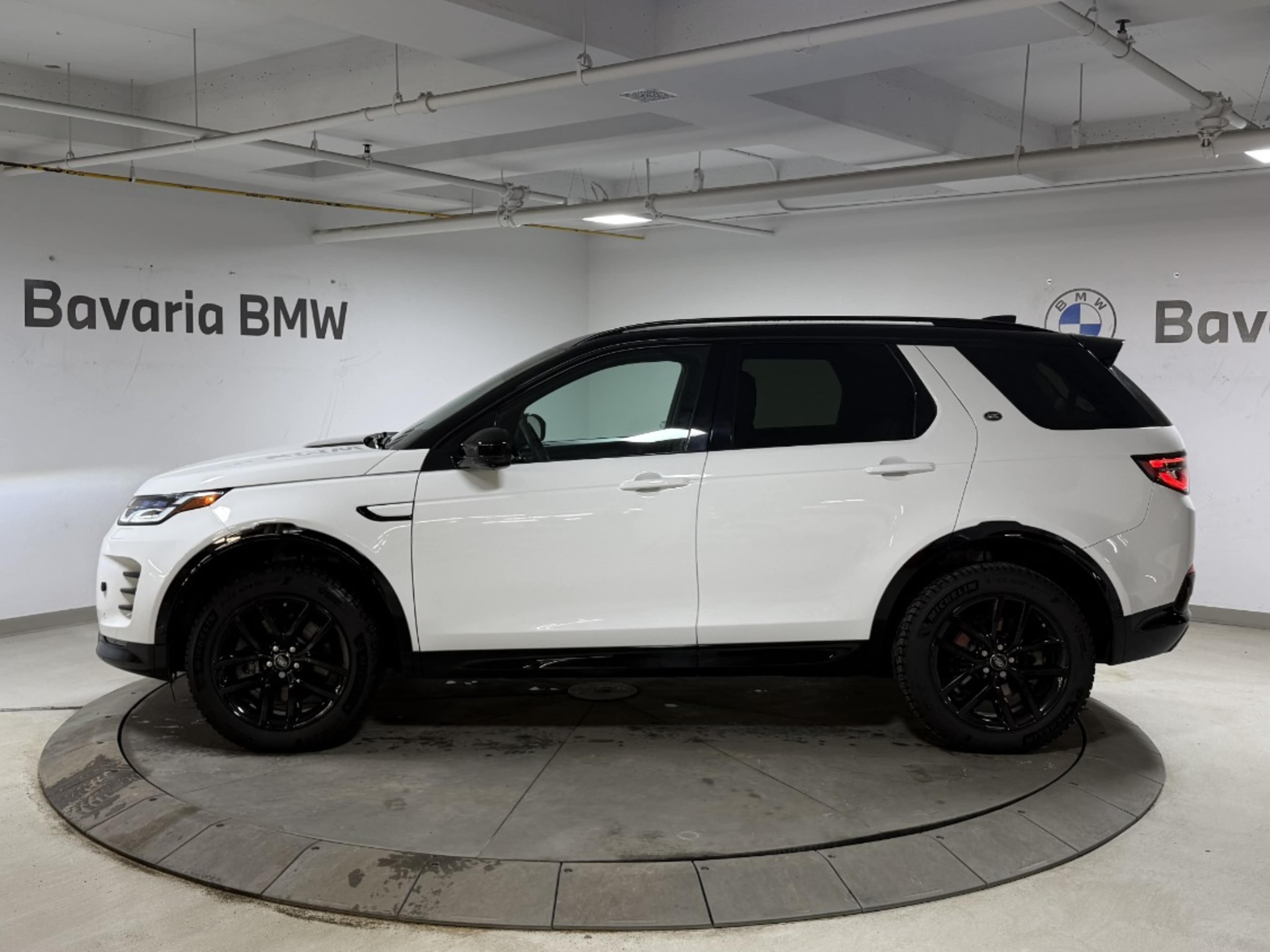 2024 Land Rover Discovery Sport Dynamic SE photo 2