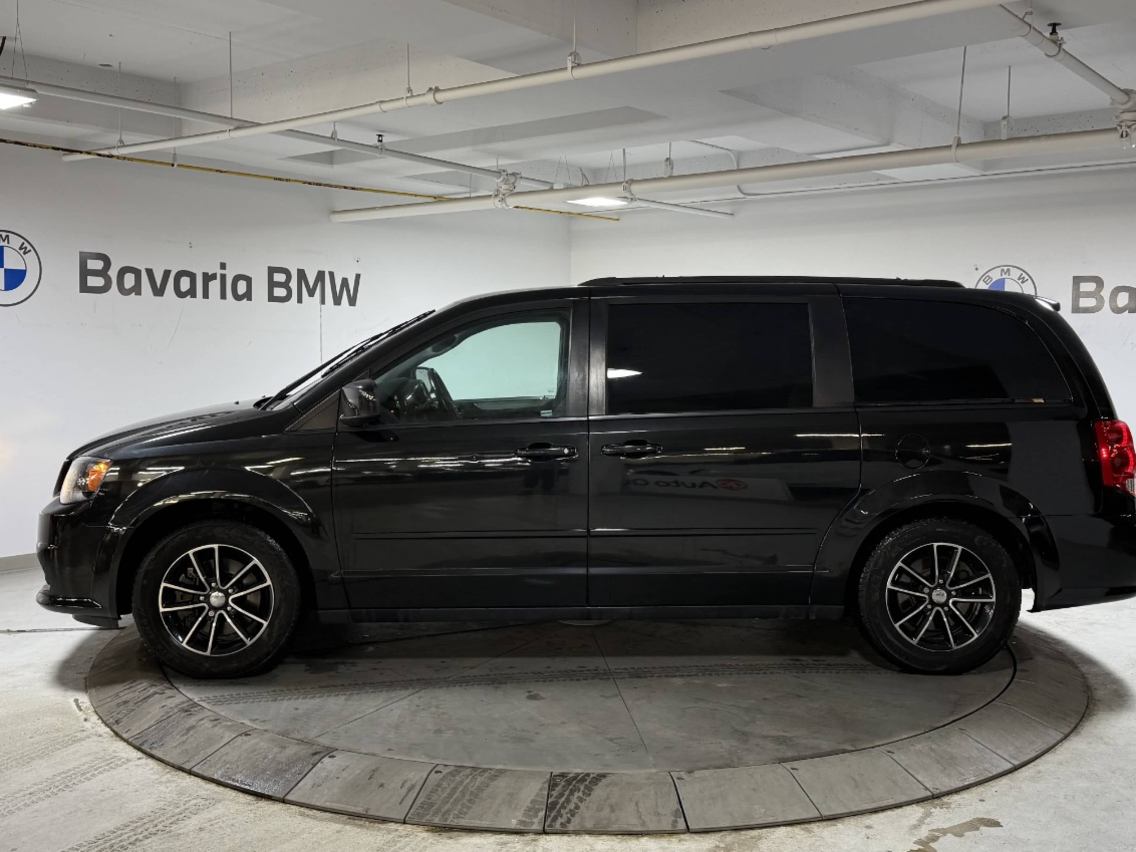 2017 Dodge Grand Caravan GT photo 2