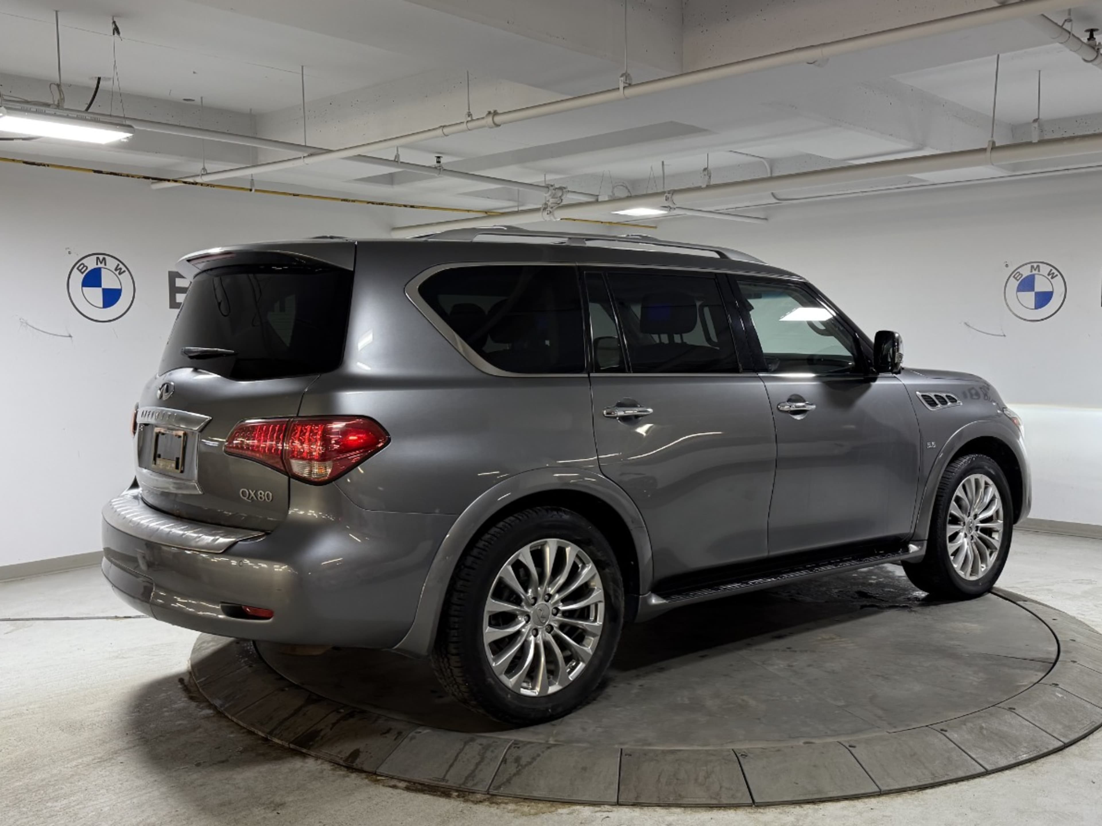 2015 Infiniti QX80 photo 4