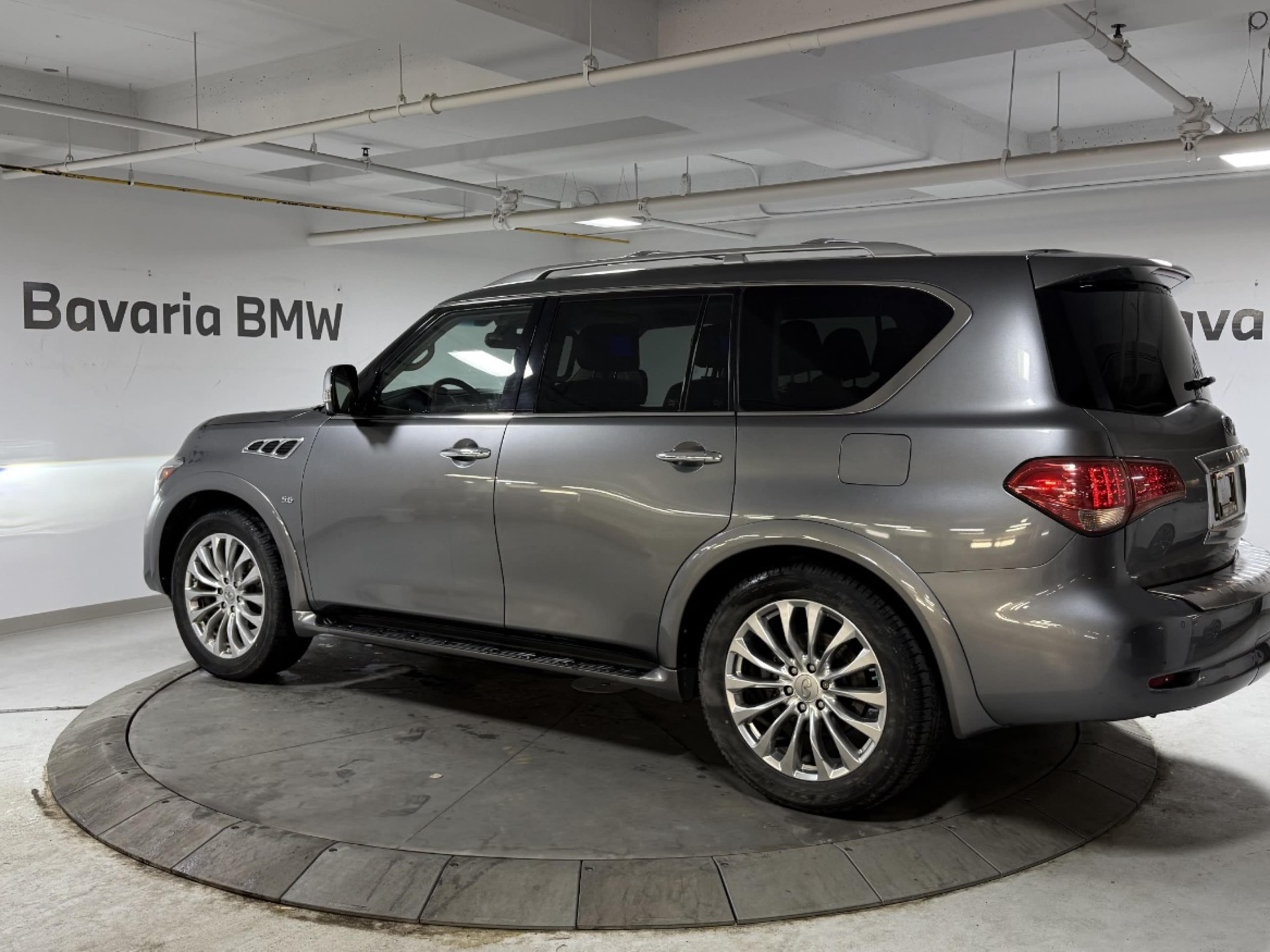 2015 Infiniti QX80 photo 2