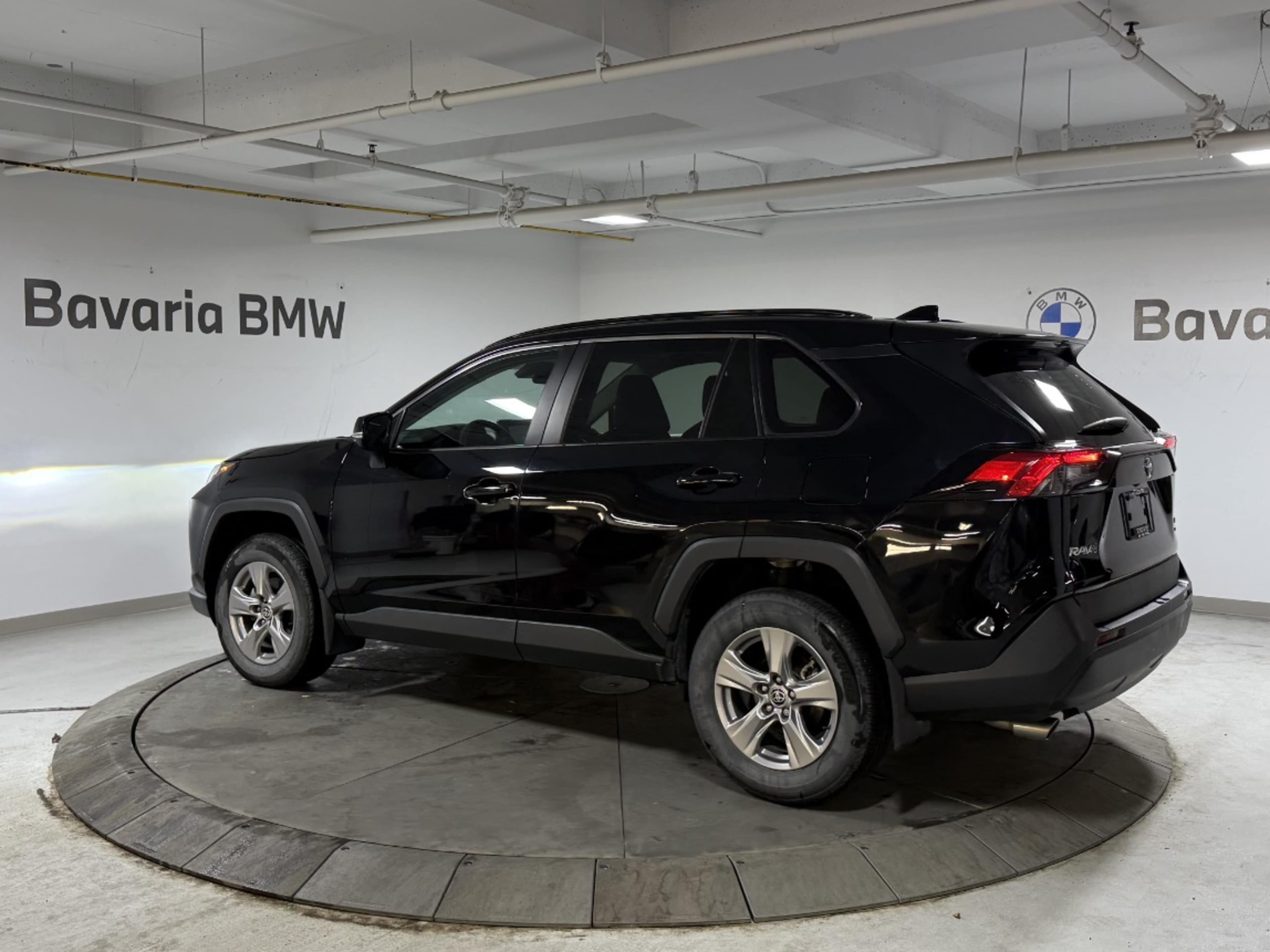 2022 Toyota RAV4 XLE photo 3