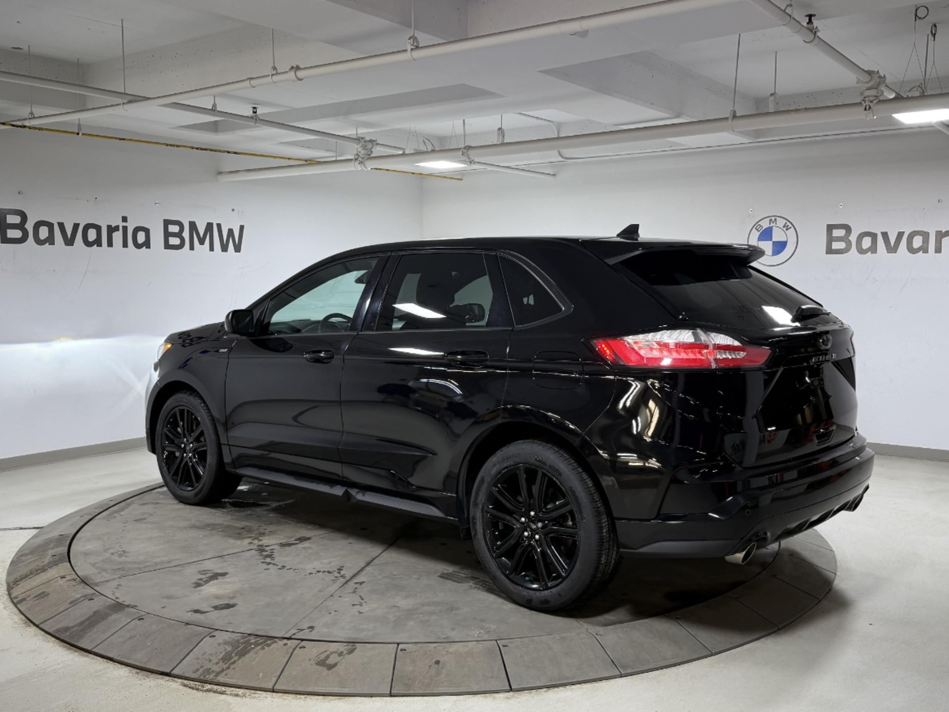 2021 Ford Edge ST photo 3