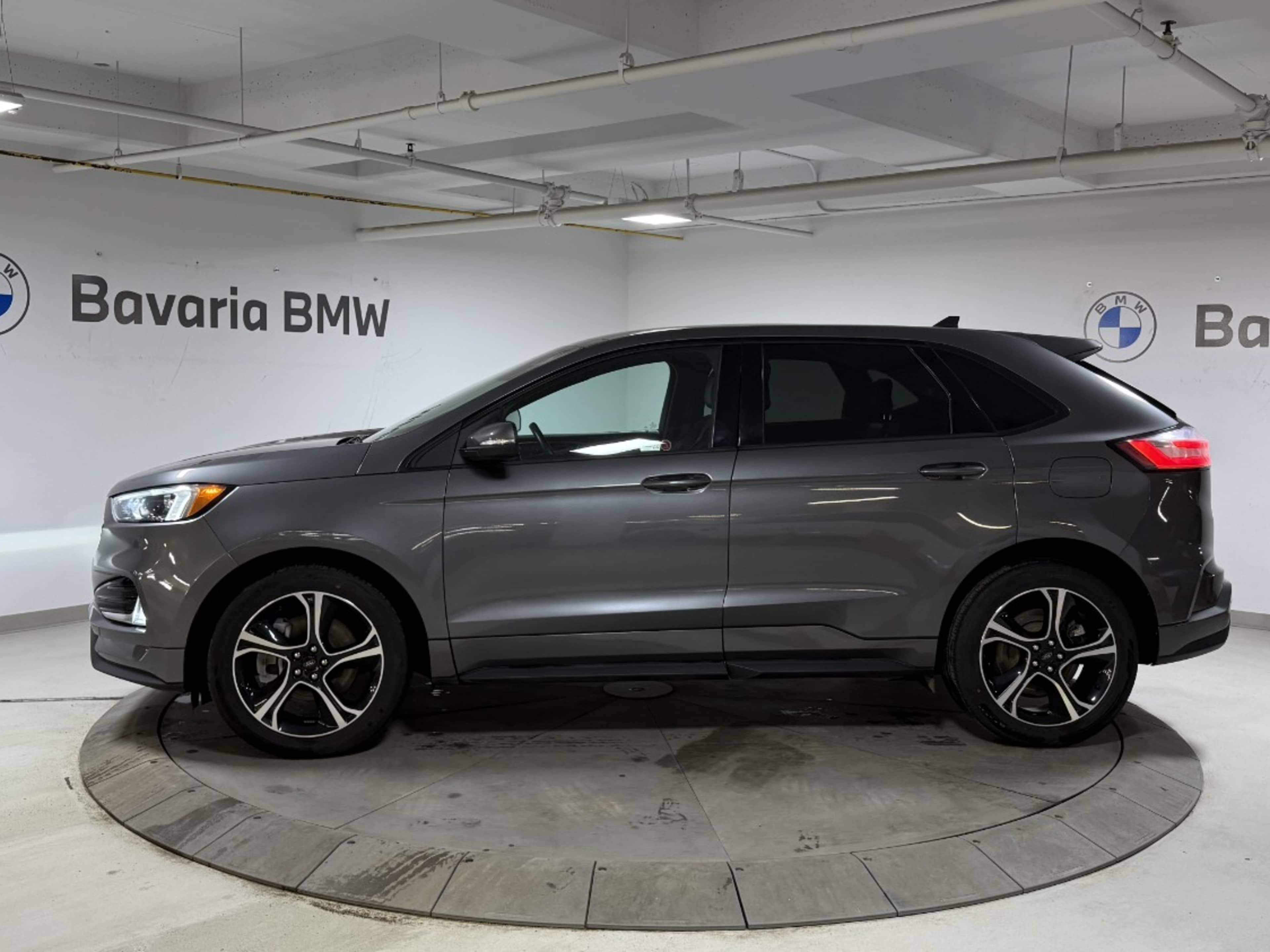 2021 Ford Edge ST photo 2