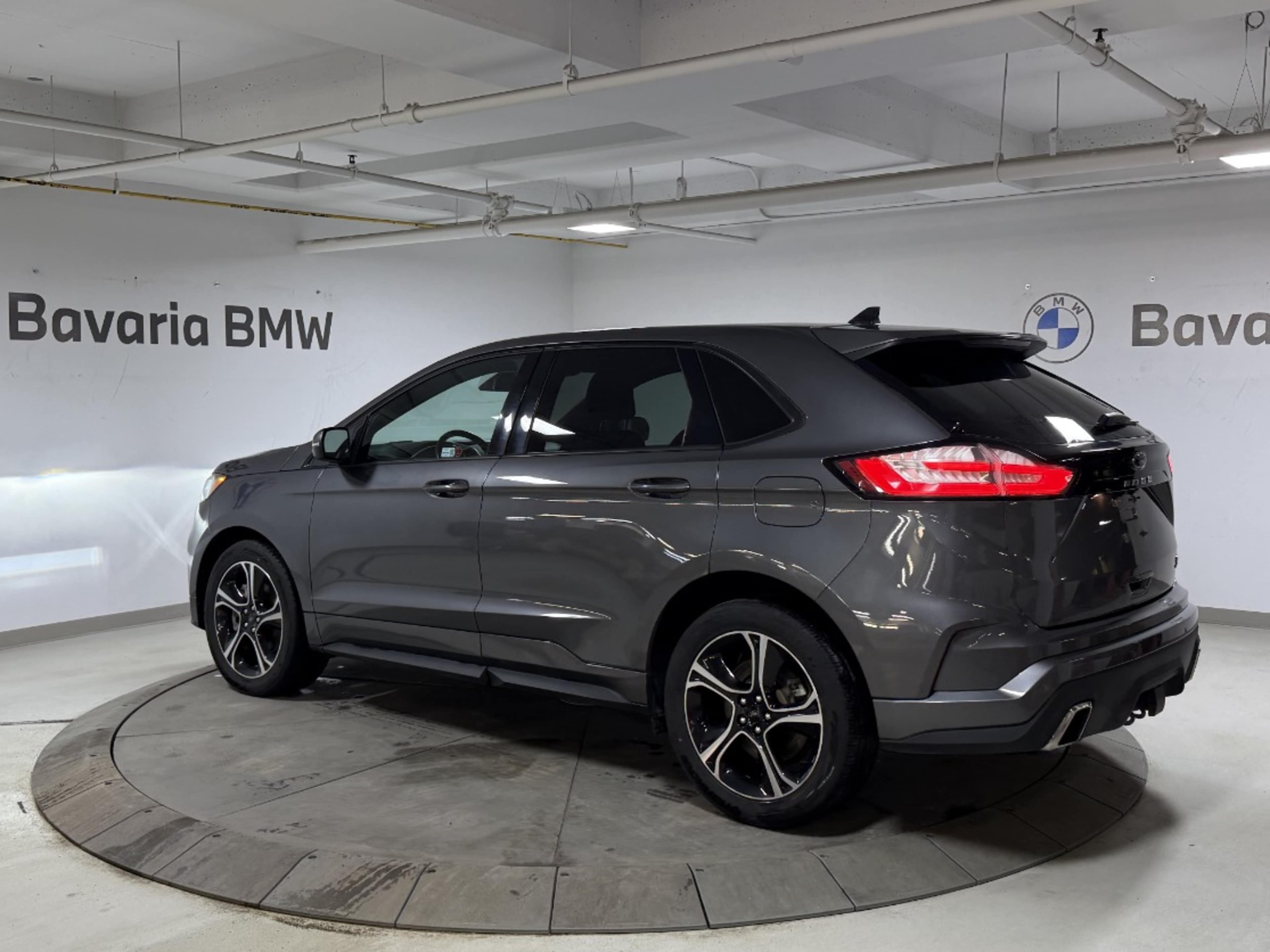 2021 Ford Edge ST photo 3