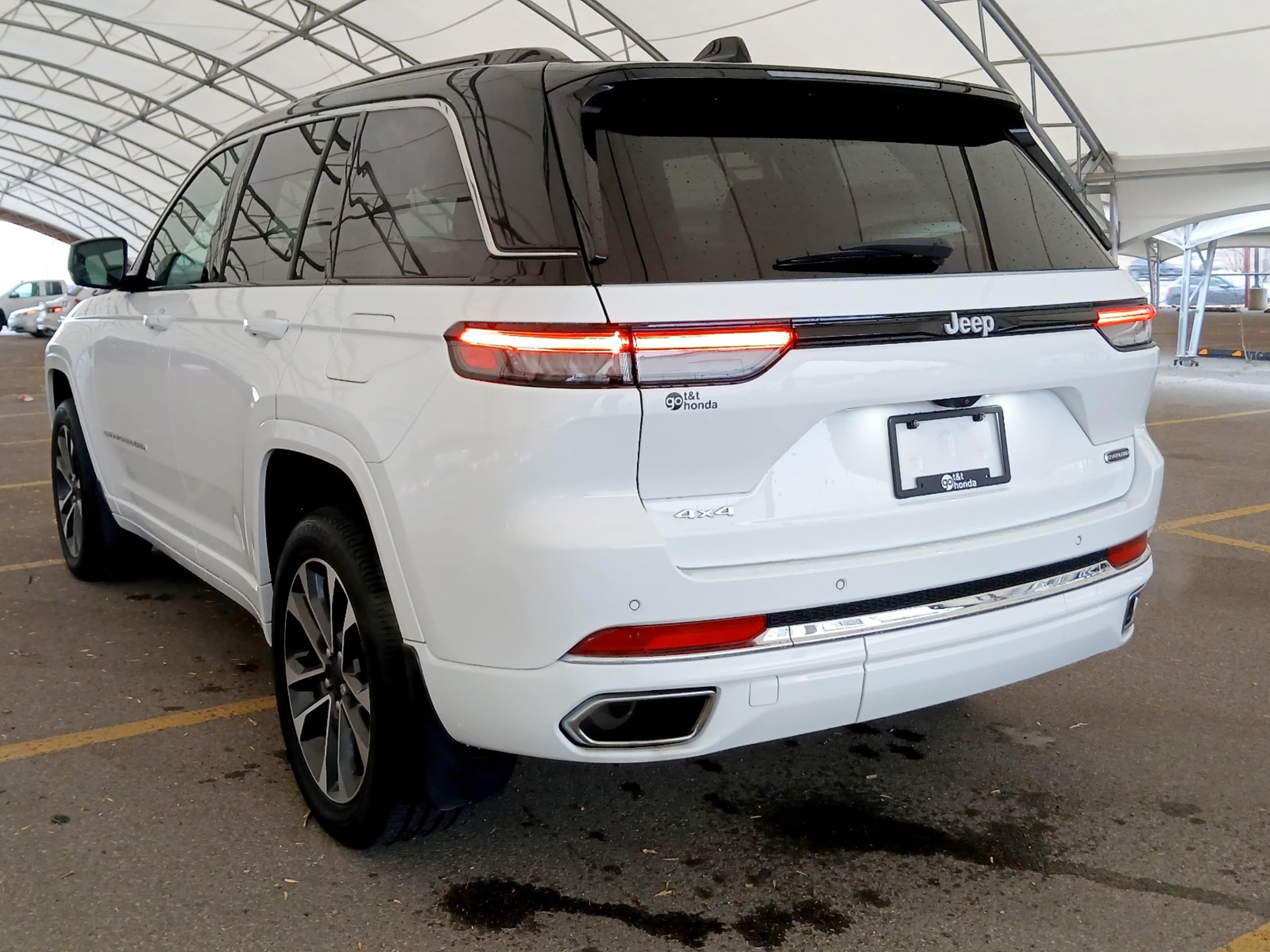 2024 Jeep Grand Cherokee Overland photo 3