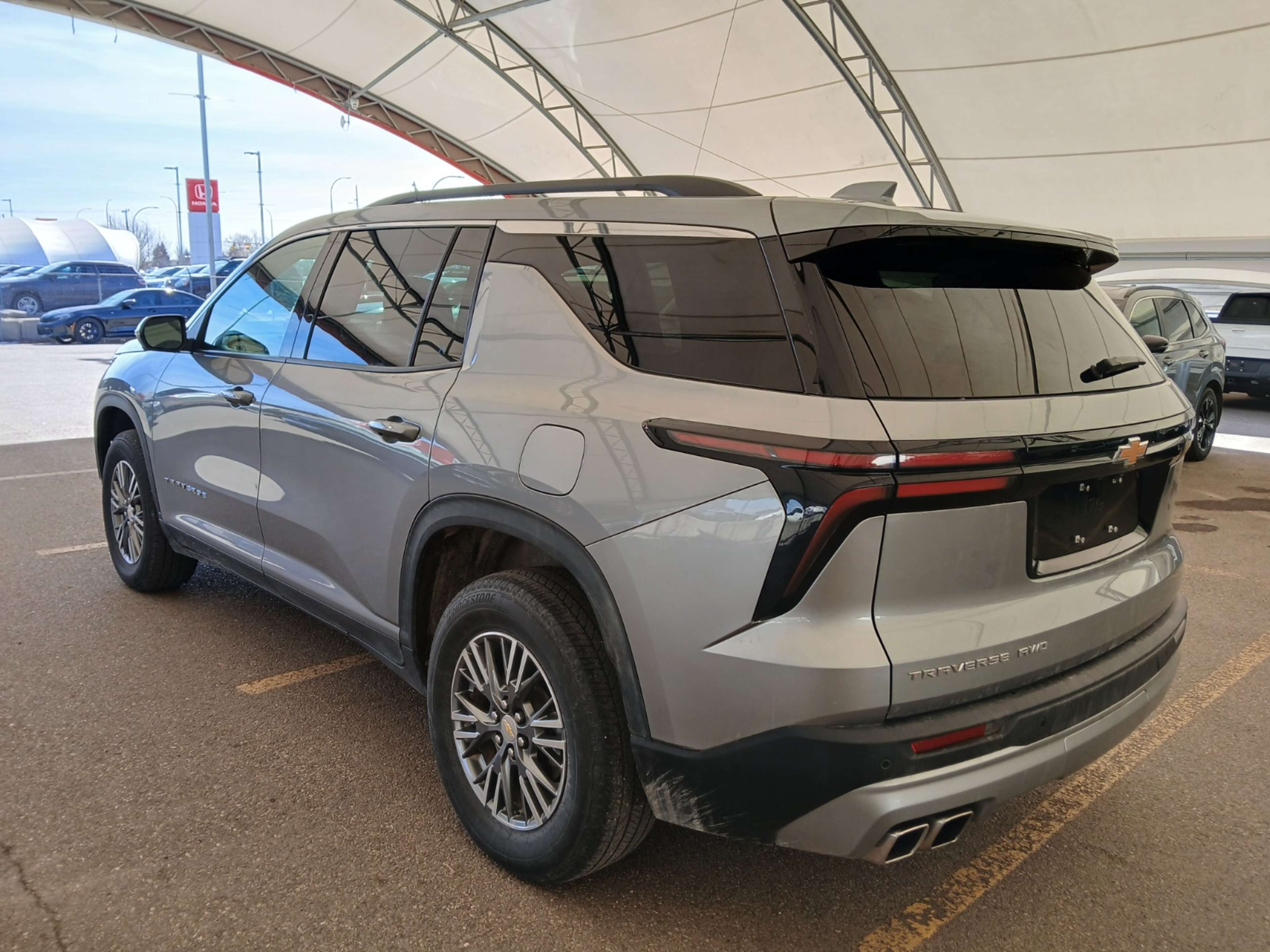 2025 Chevrolet Traverse photo 3