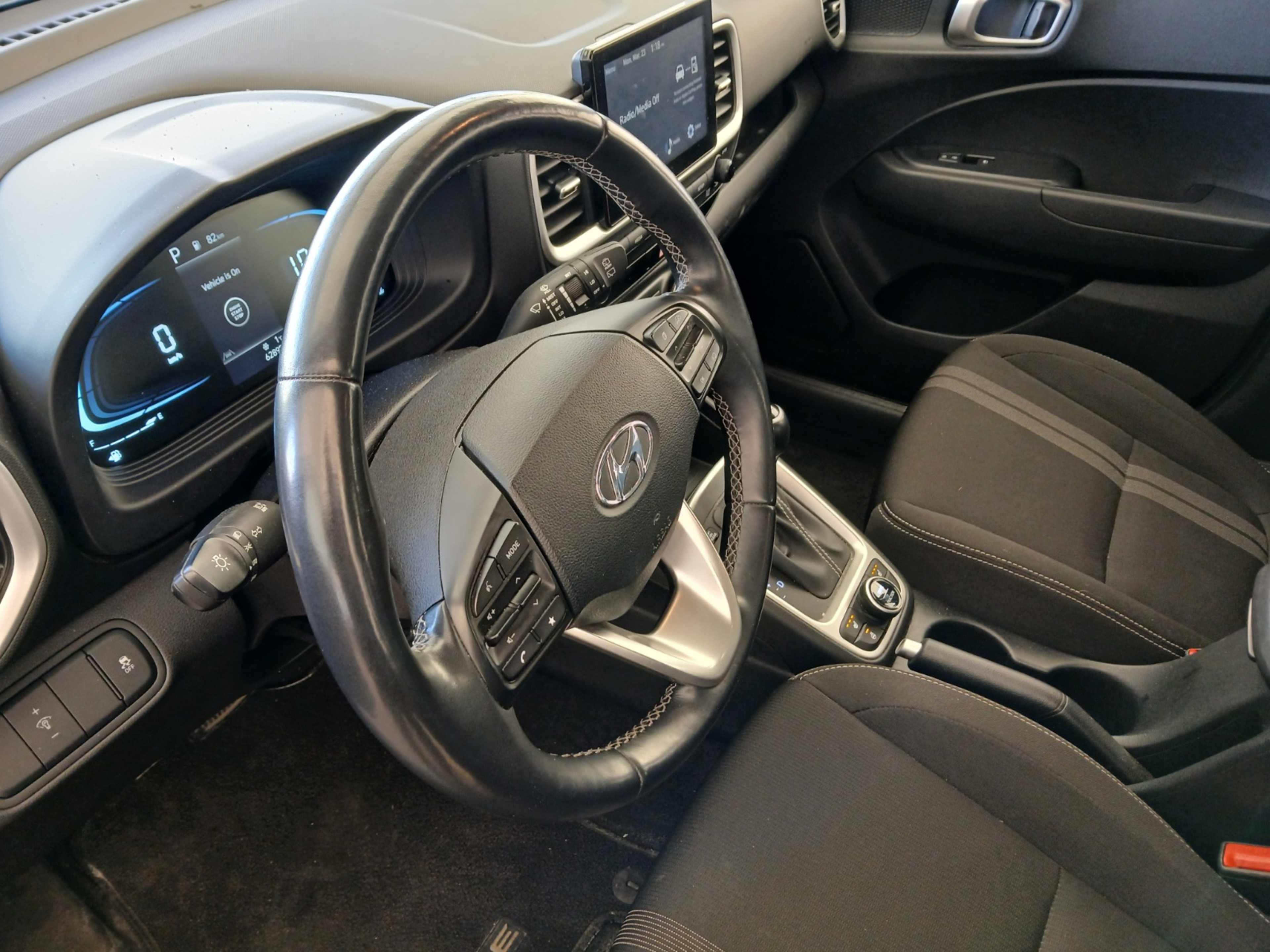 2023 Hyundai Venue SEL Limited photo 2