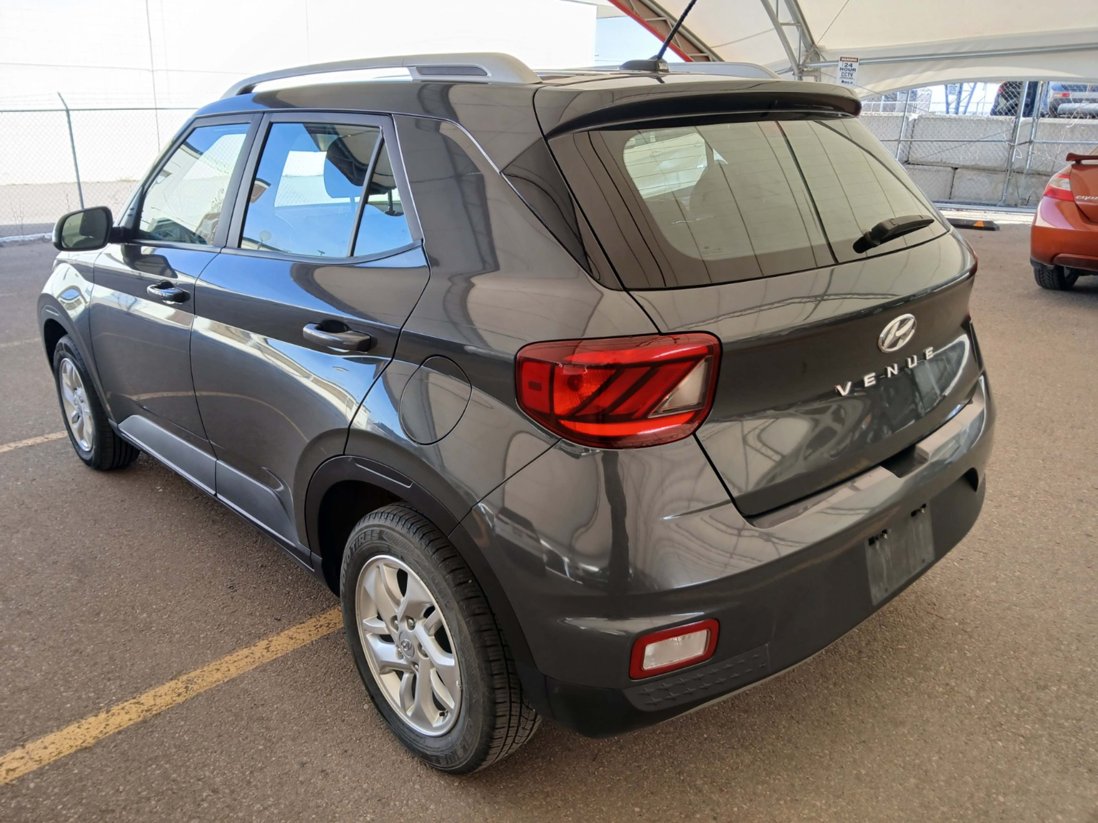 2023 Hyundai Venue SEL Limited photo 4