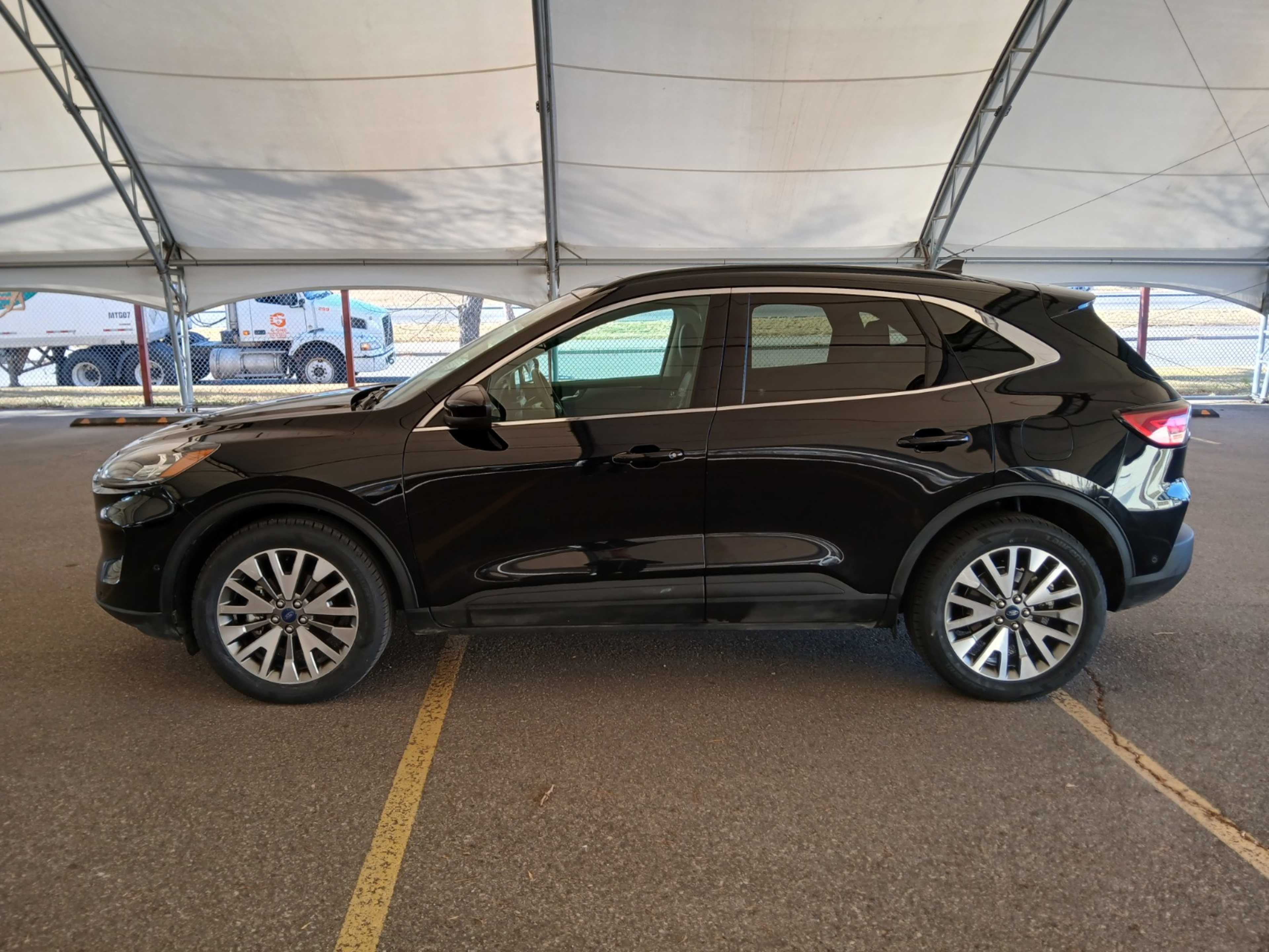 2021 Ford Escape Titanium photo 3