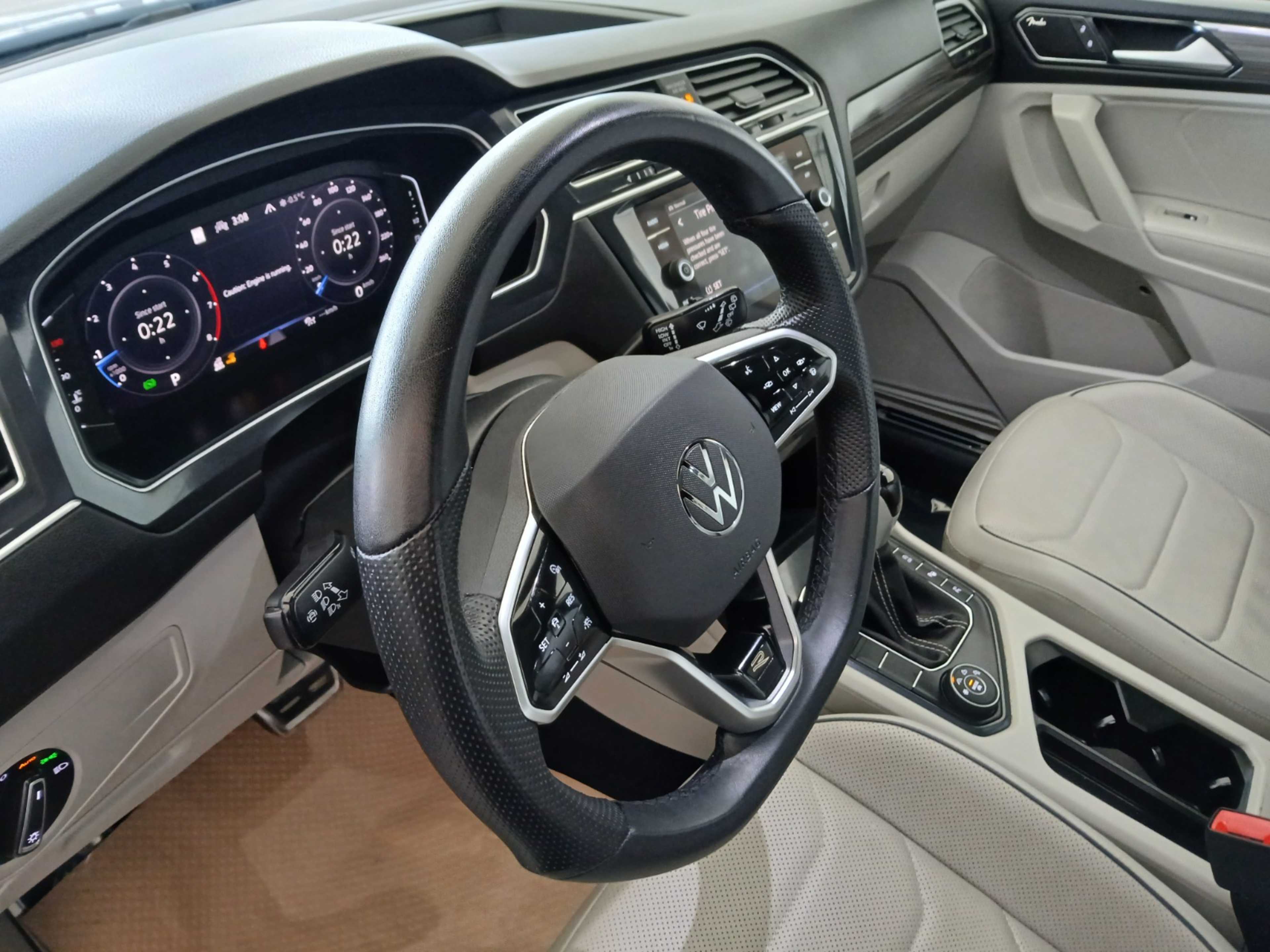 2024 Volkswagen Tiguan SEL R-Line Black photo 2