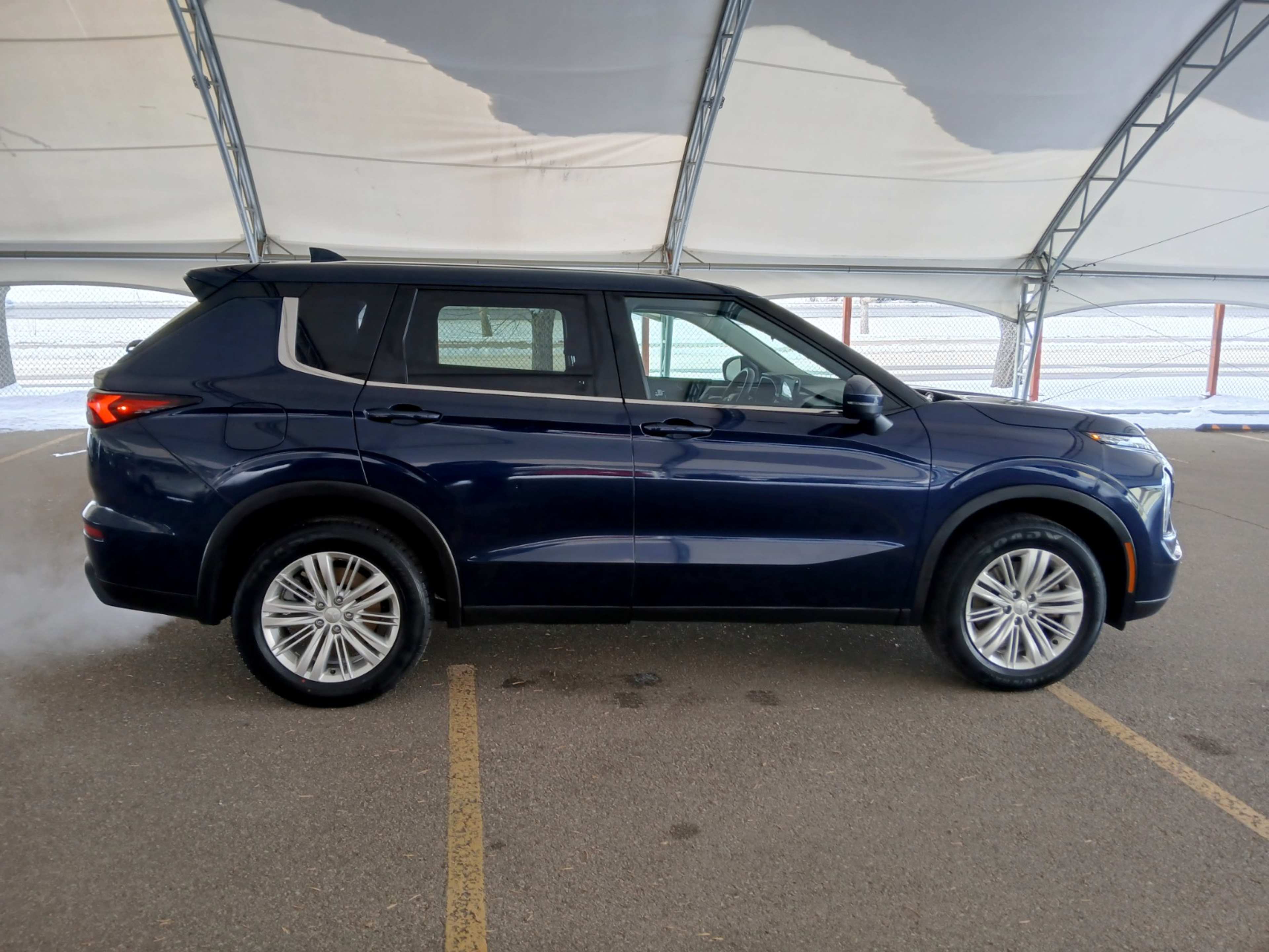 2024 Mitsubishi Outlander ES S-AWC photo 3