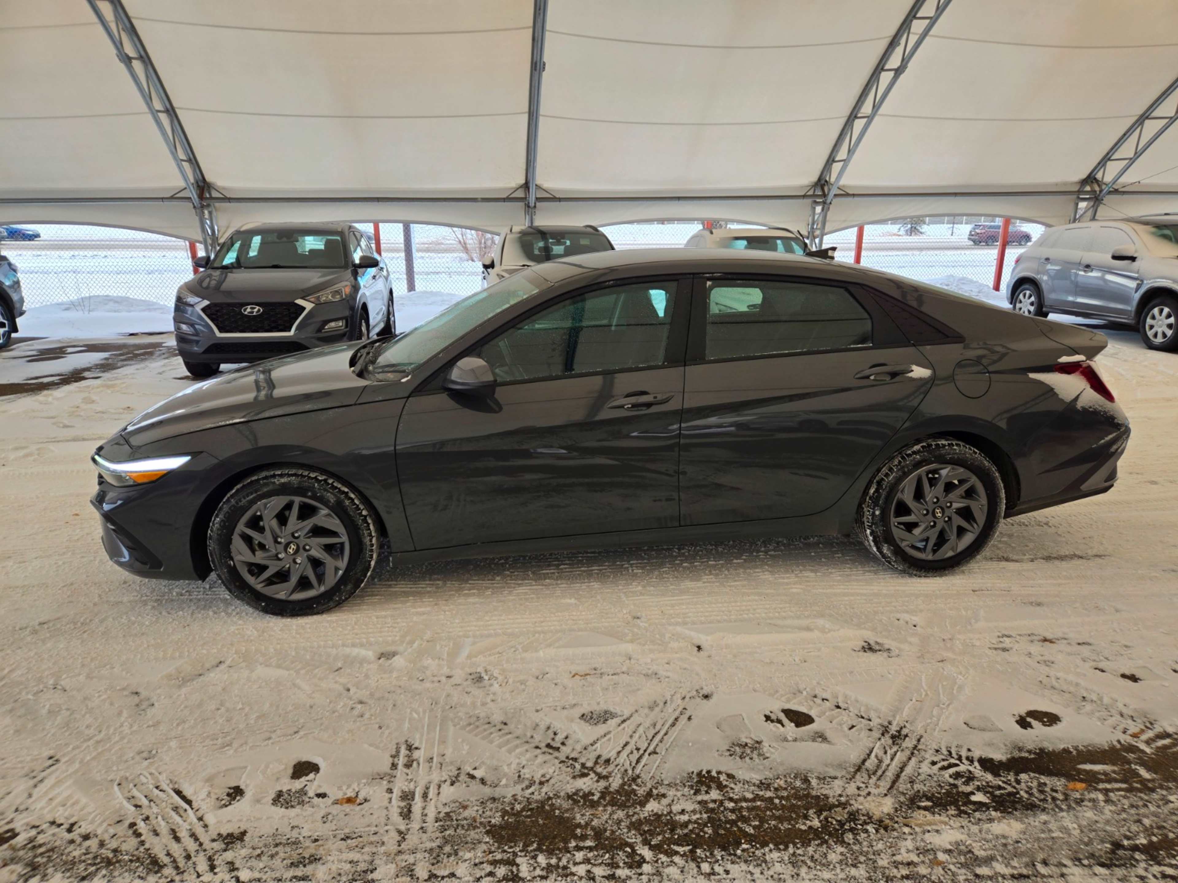 2024 Hyundai Elantra SEL photo 2