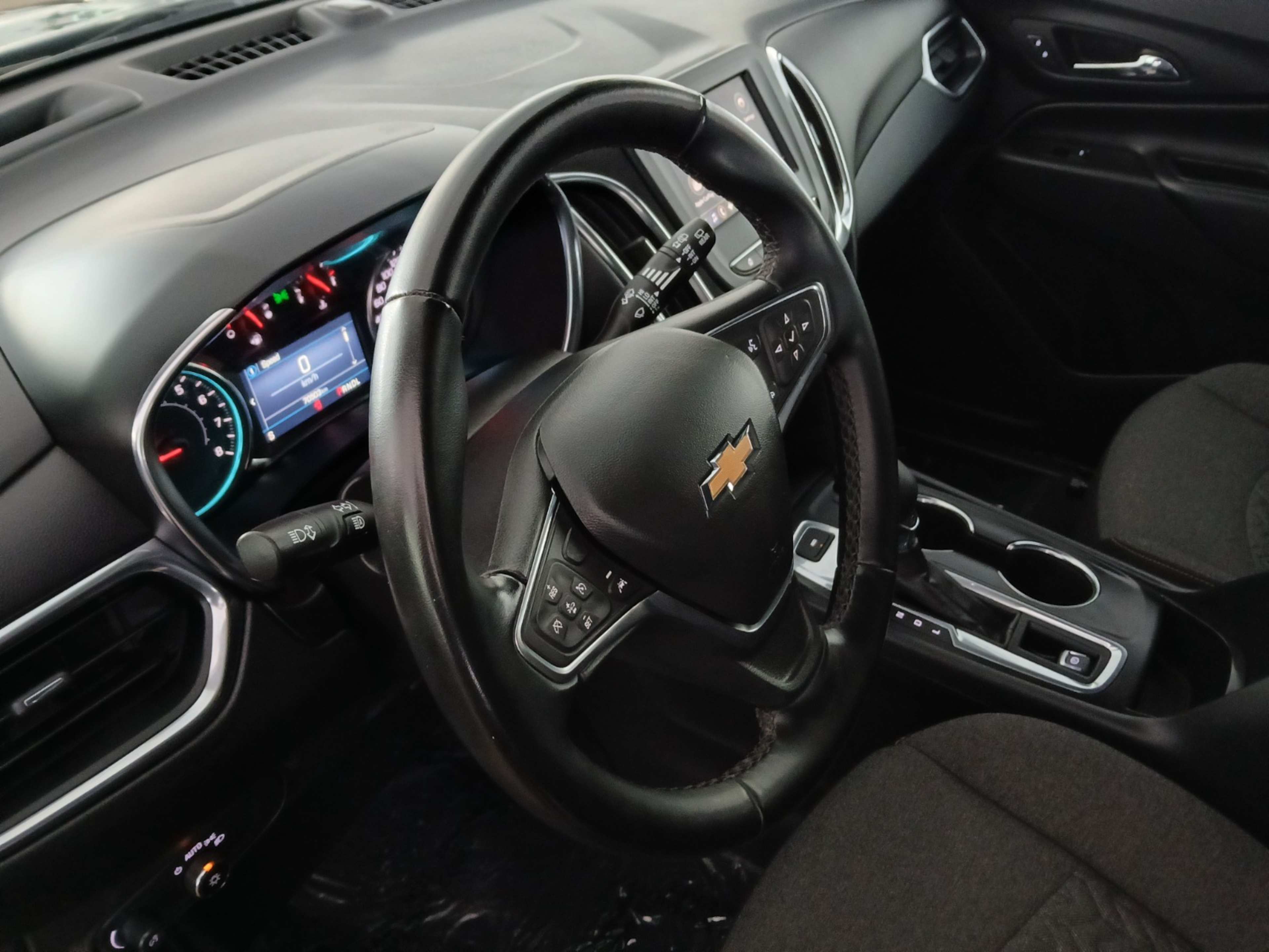 2024 Chevrolet Equinox LT photo 2