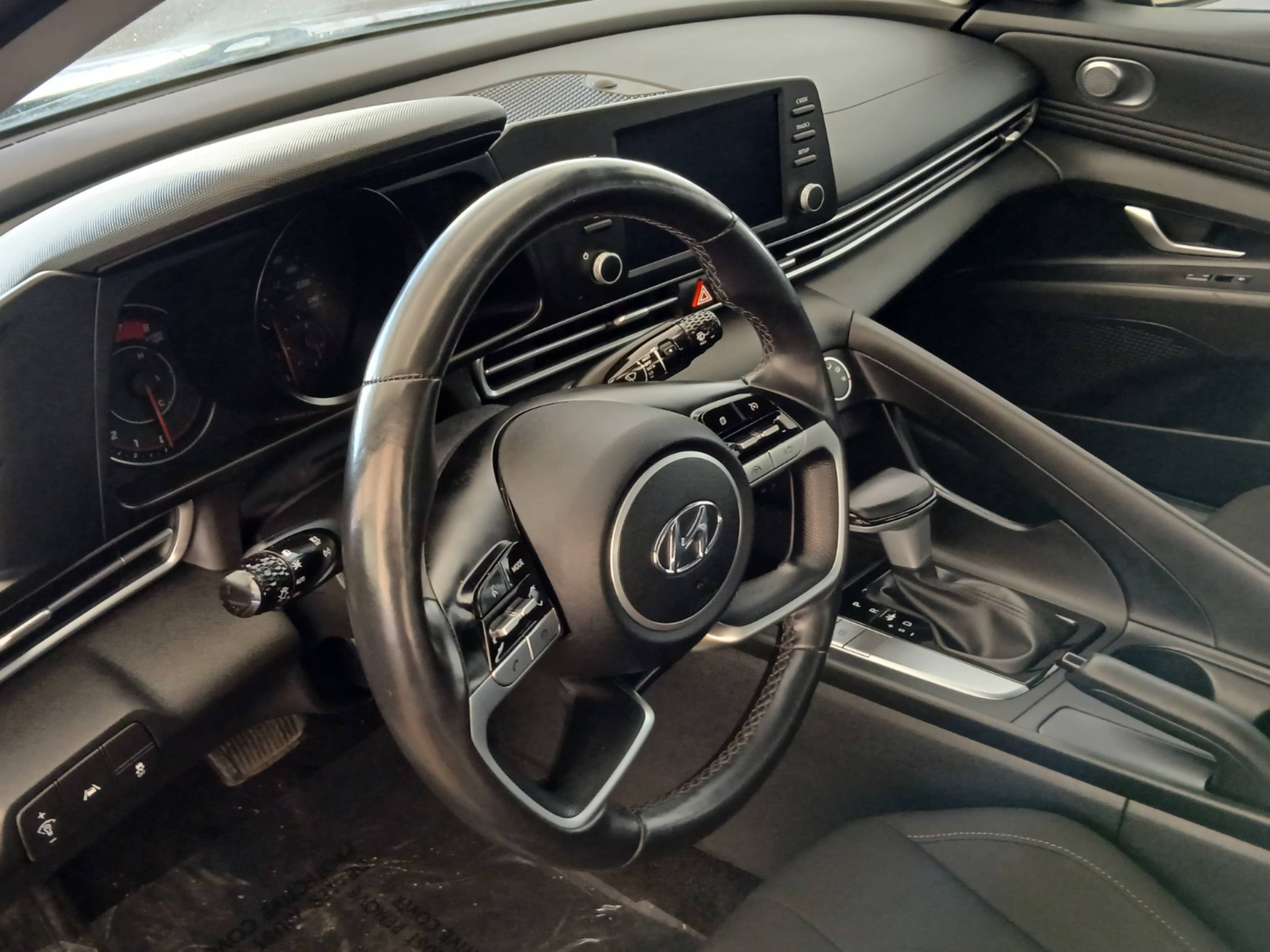 2023 Hyundai Elantra SEL photo 2