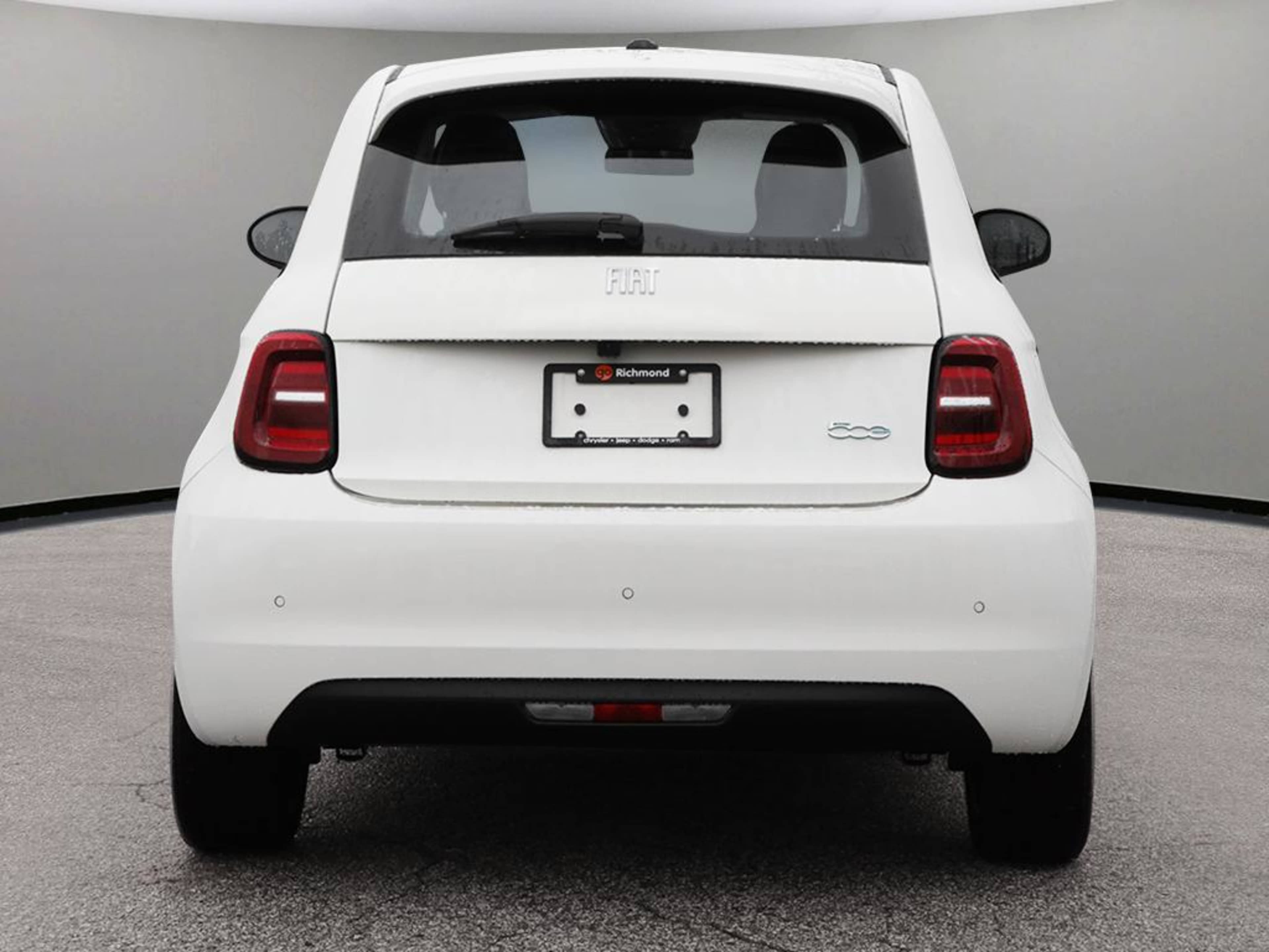 2025 Fiat 500e Red photo 4