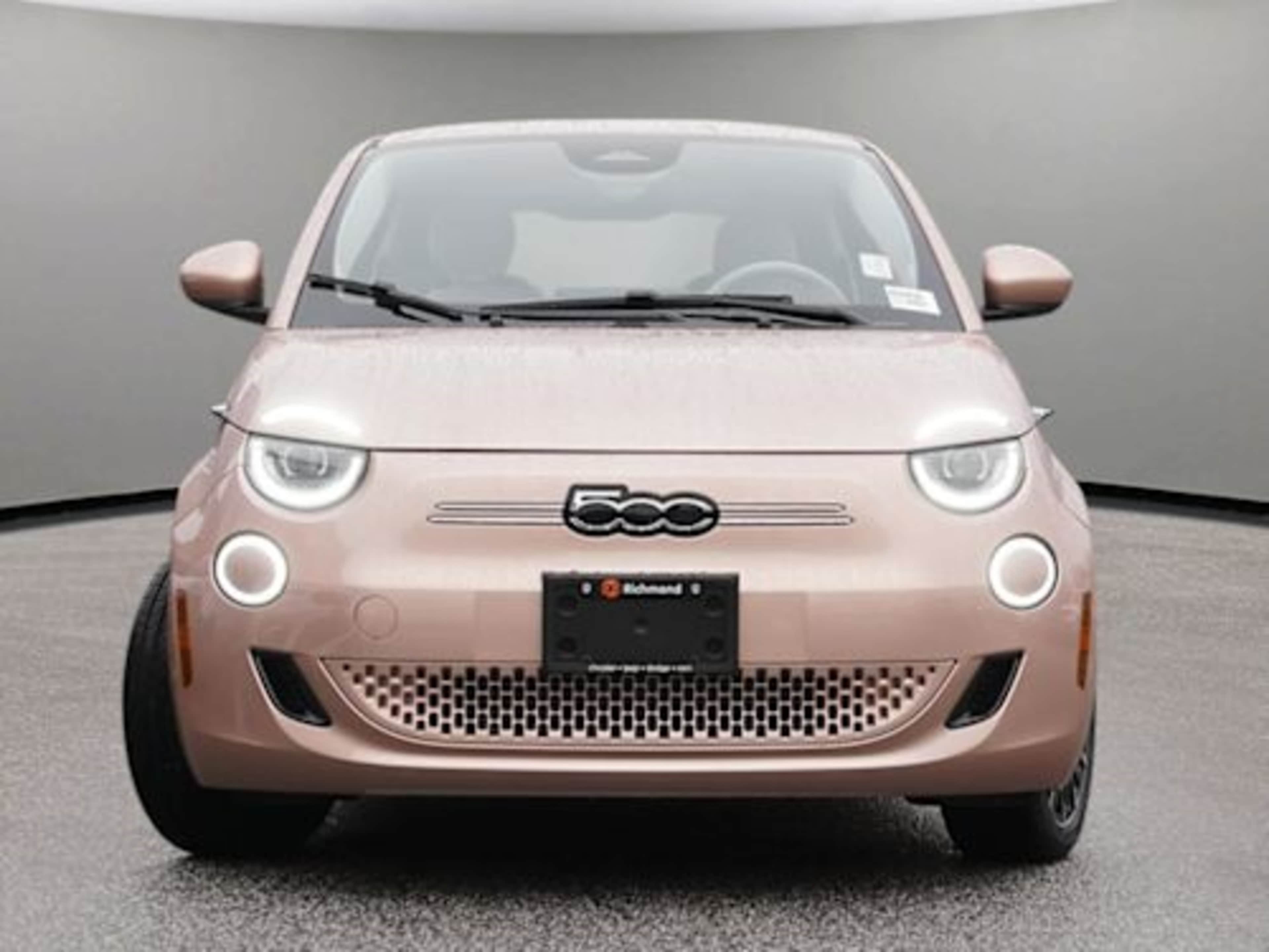 2025 Fiat 500e La Prima photo 2