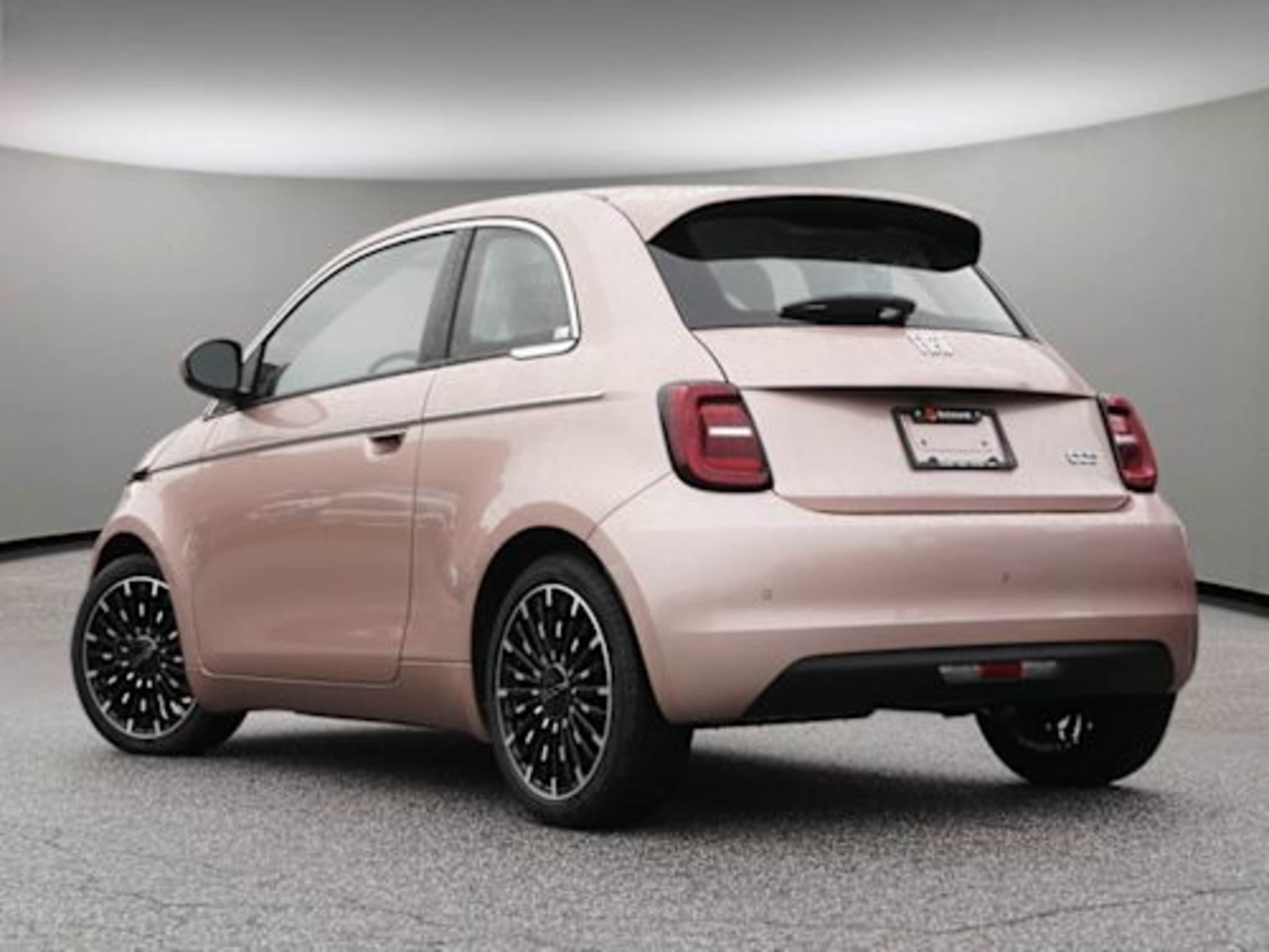 2025 Fiat 500e La Prima photo 4