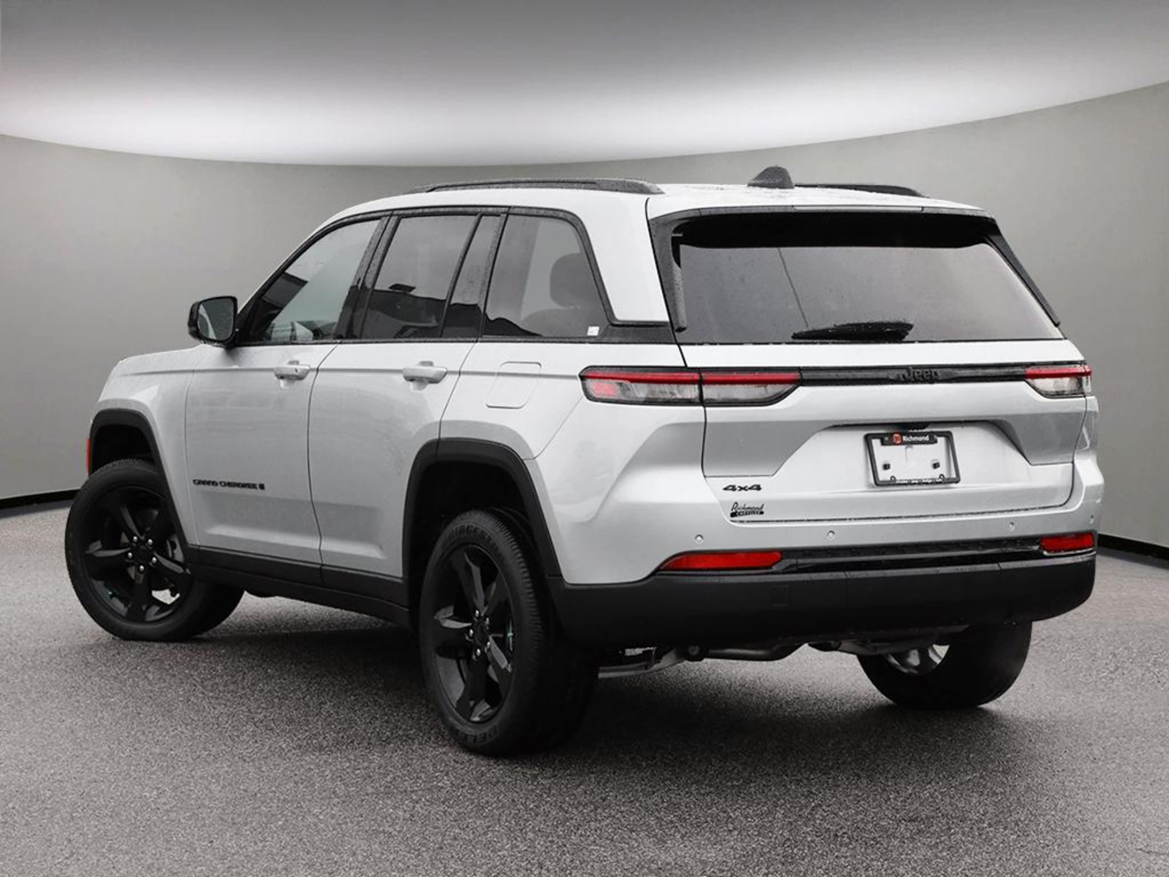 2025 Jeep Grand Cherokee Altitude photo 4