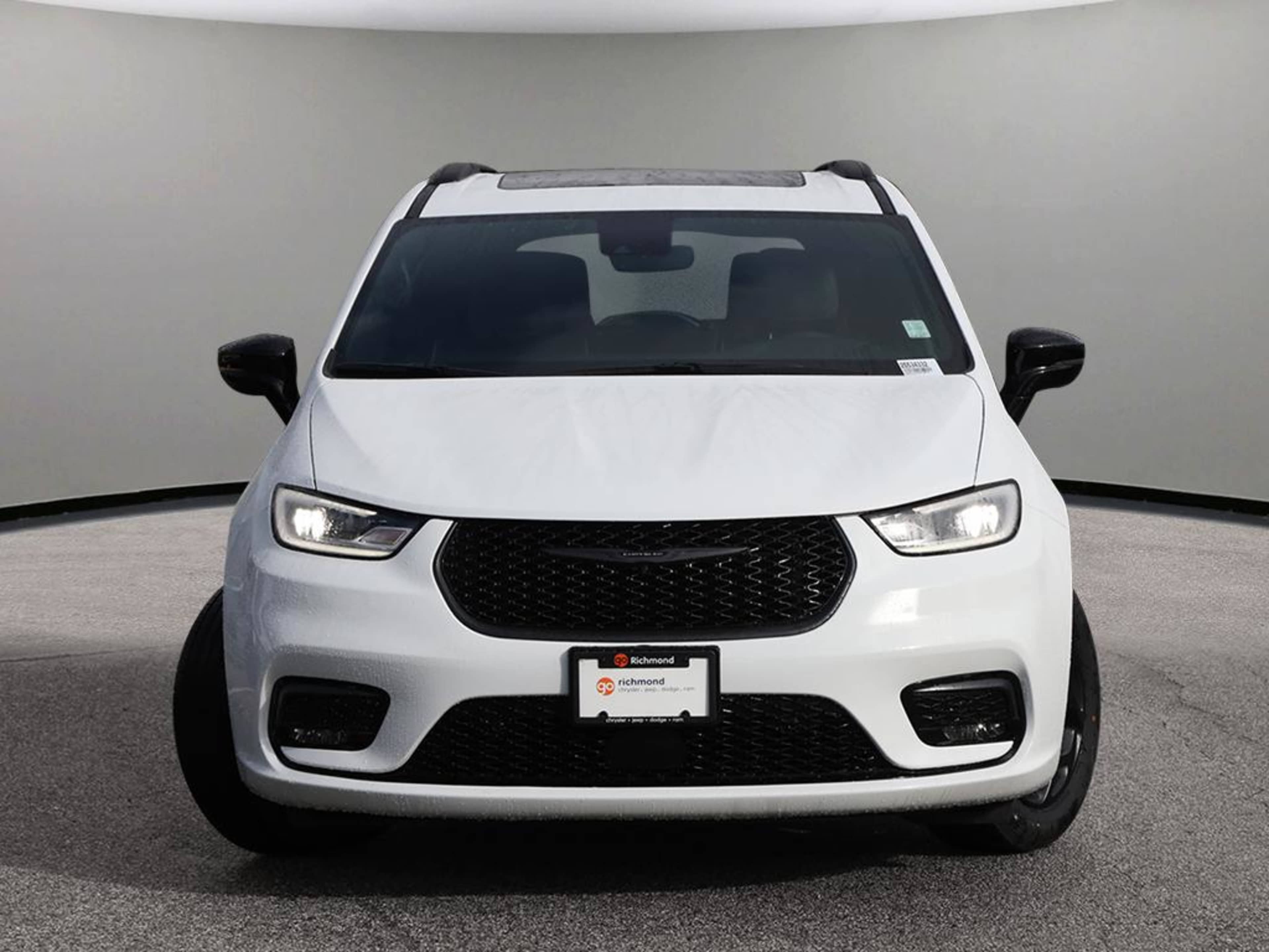 2025 Chrysler Pacifica Hybrid Limited S Appearance photo 2