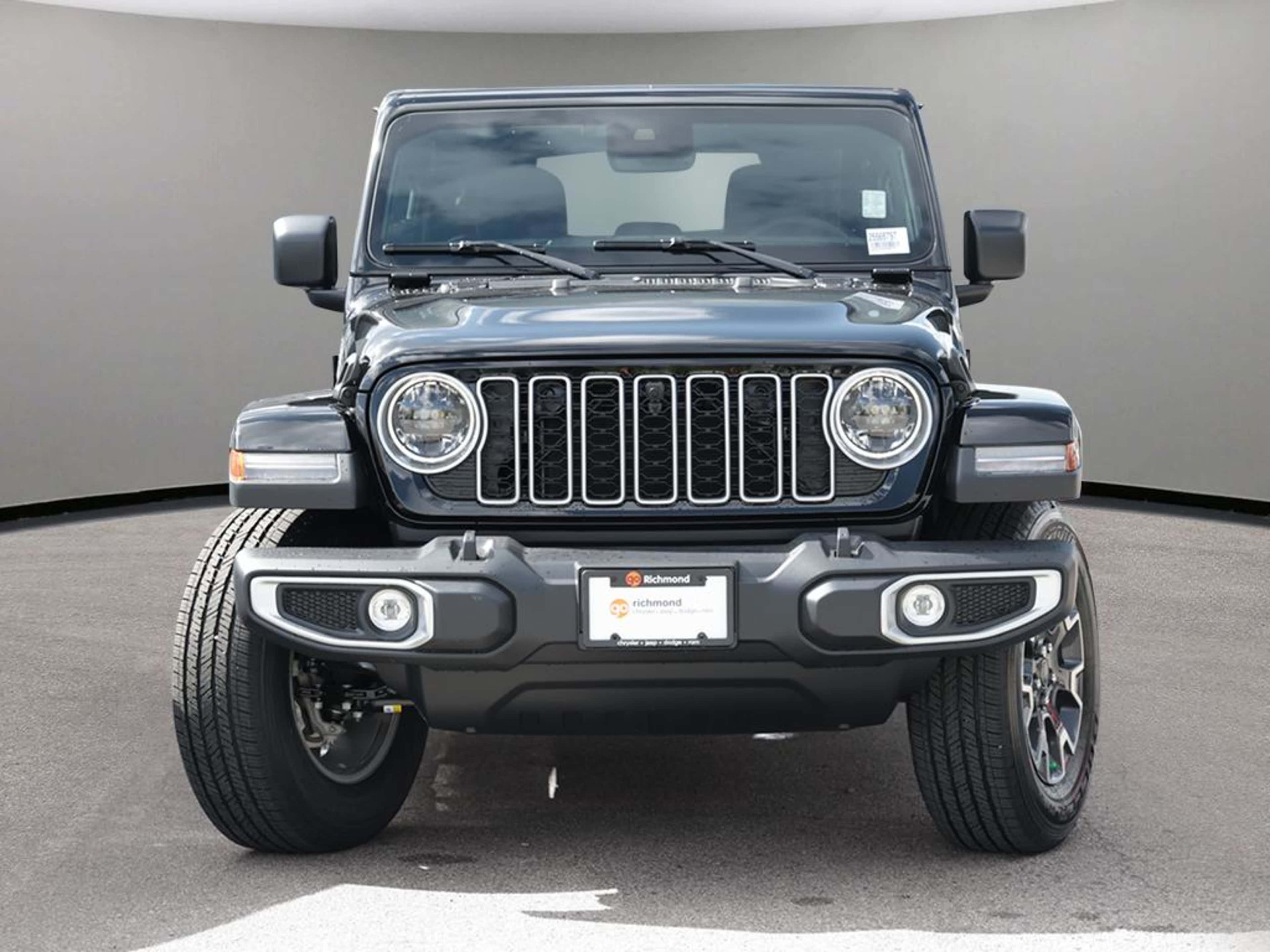 2025 Jeep Wrangler Sahara photo 2