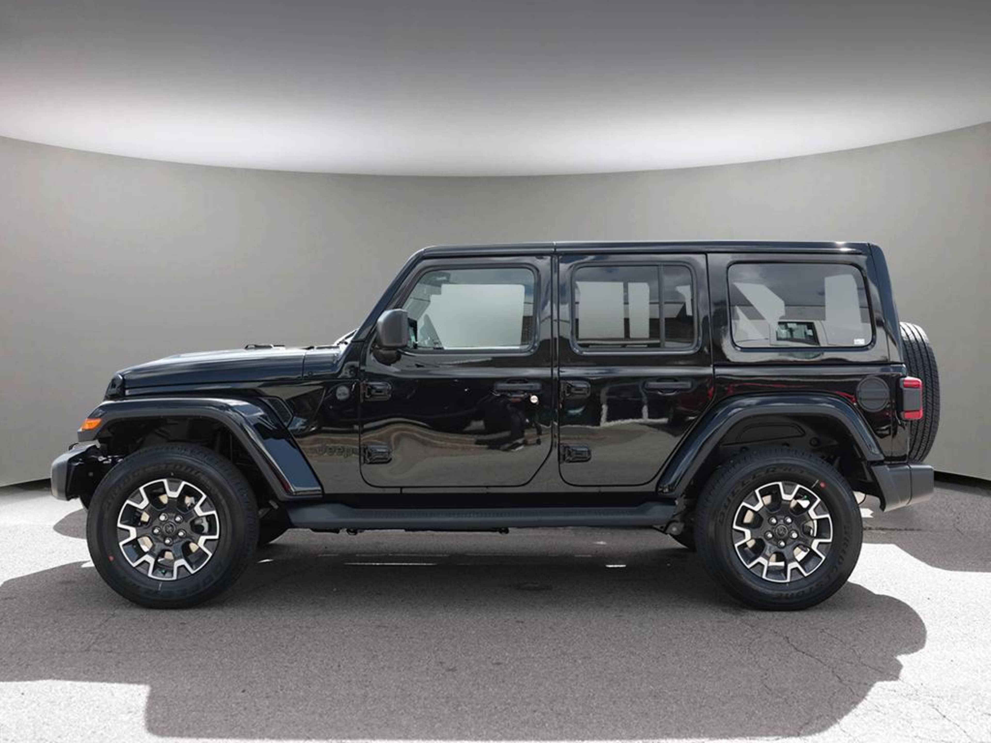 2025 Jeep Wrangler Sahara photo 3