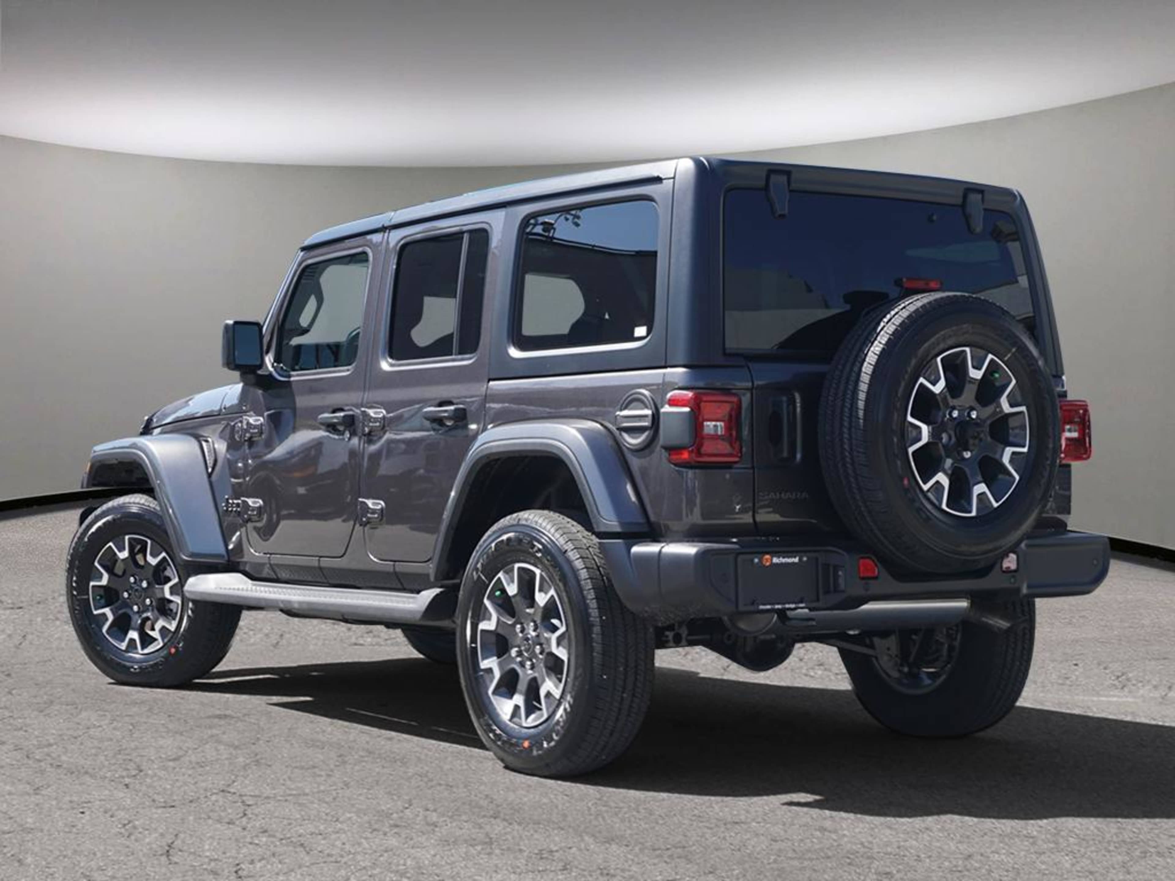 2025 Jeep Wrangler Sahara photo 4