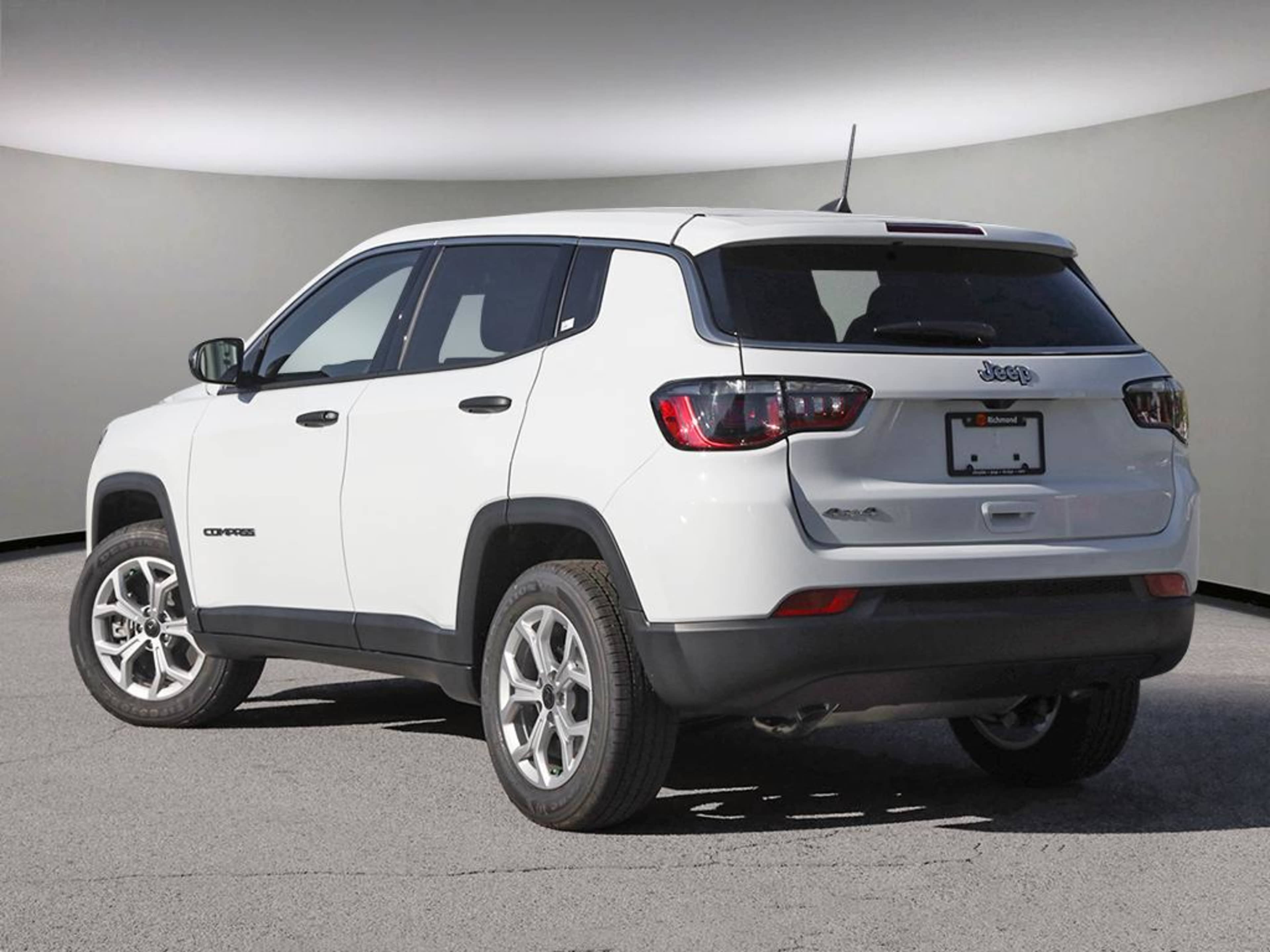 2025 Jeep Compass Sport photo 4