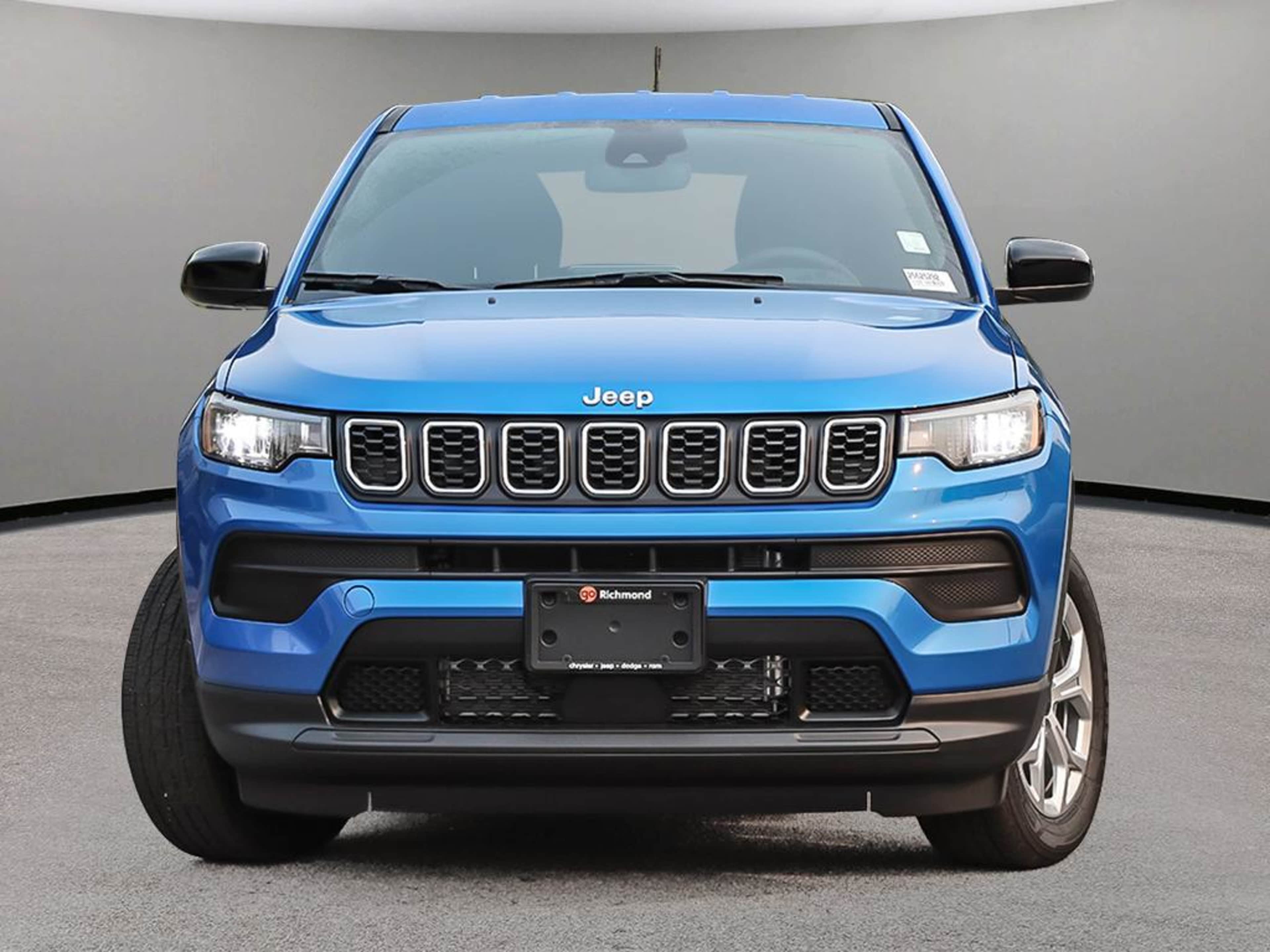 2025 Jeep Compass Sport photo 2
