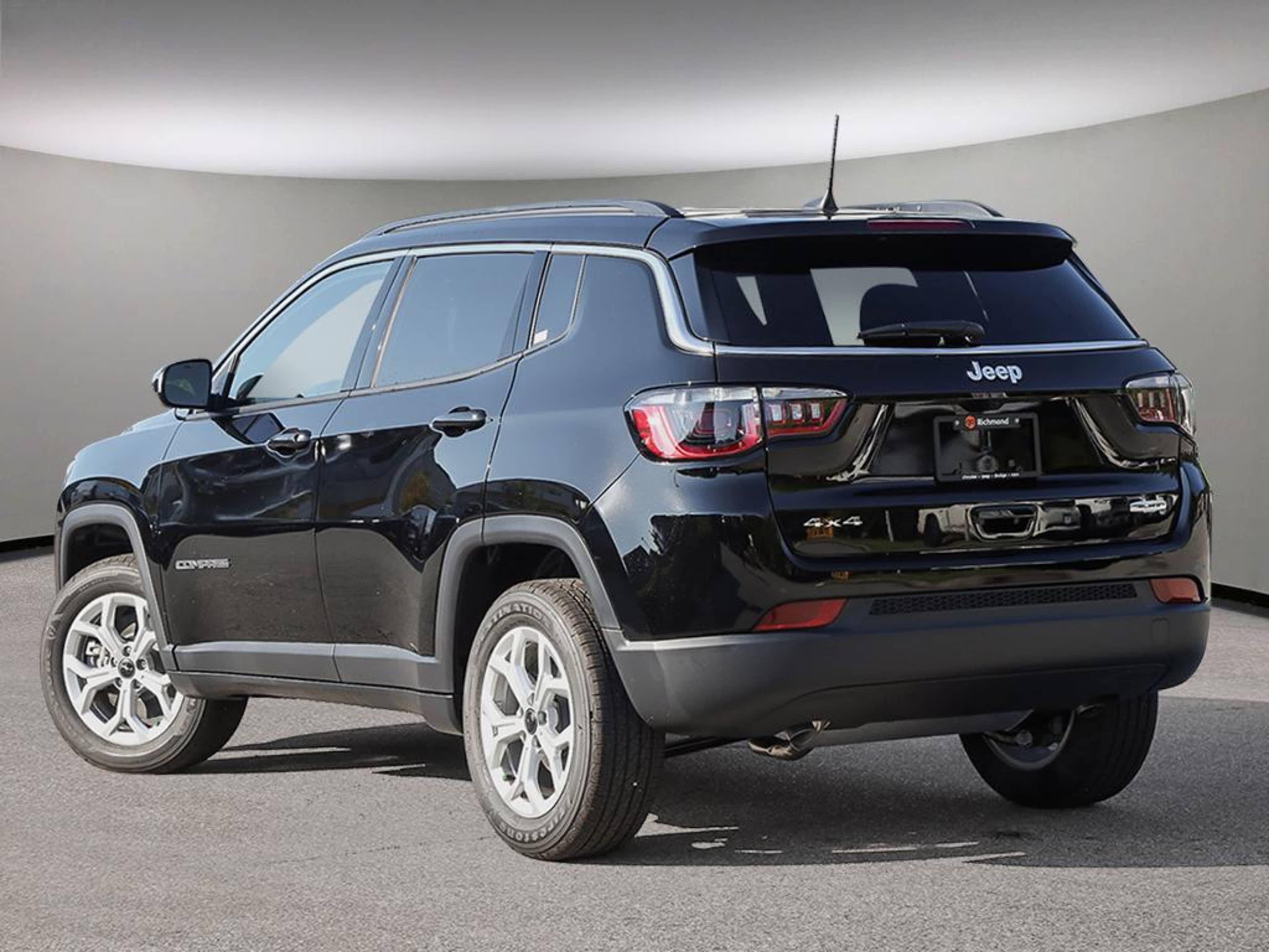 2025 Jeep Compass North Edition photo 2