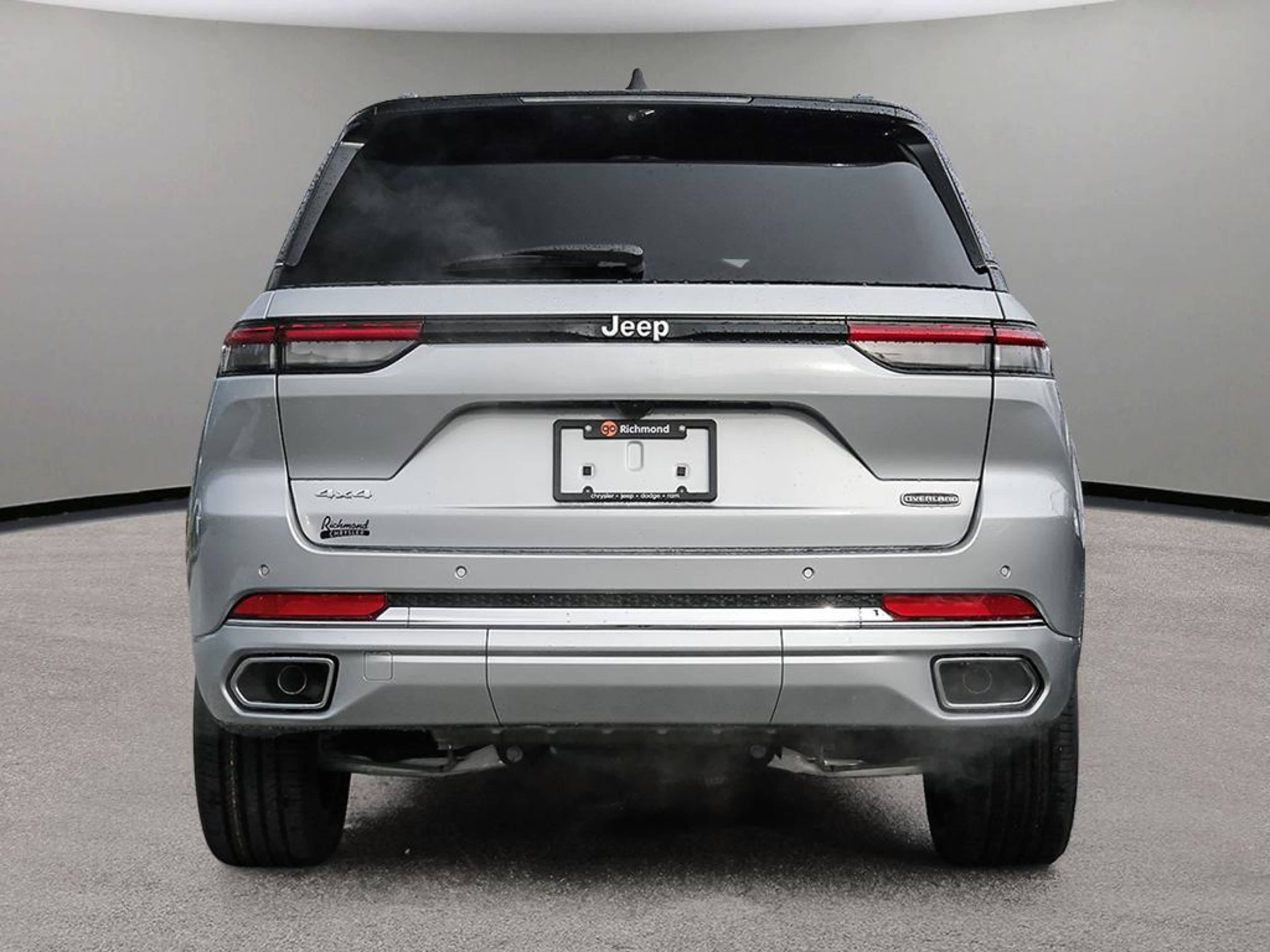 2025 Jeep Grand Cherokee Overland photo 3