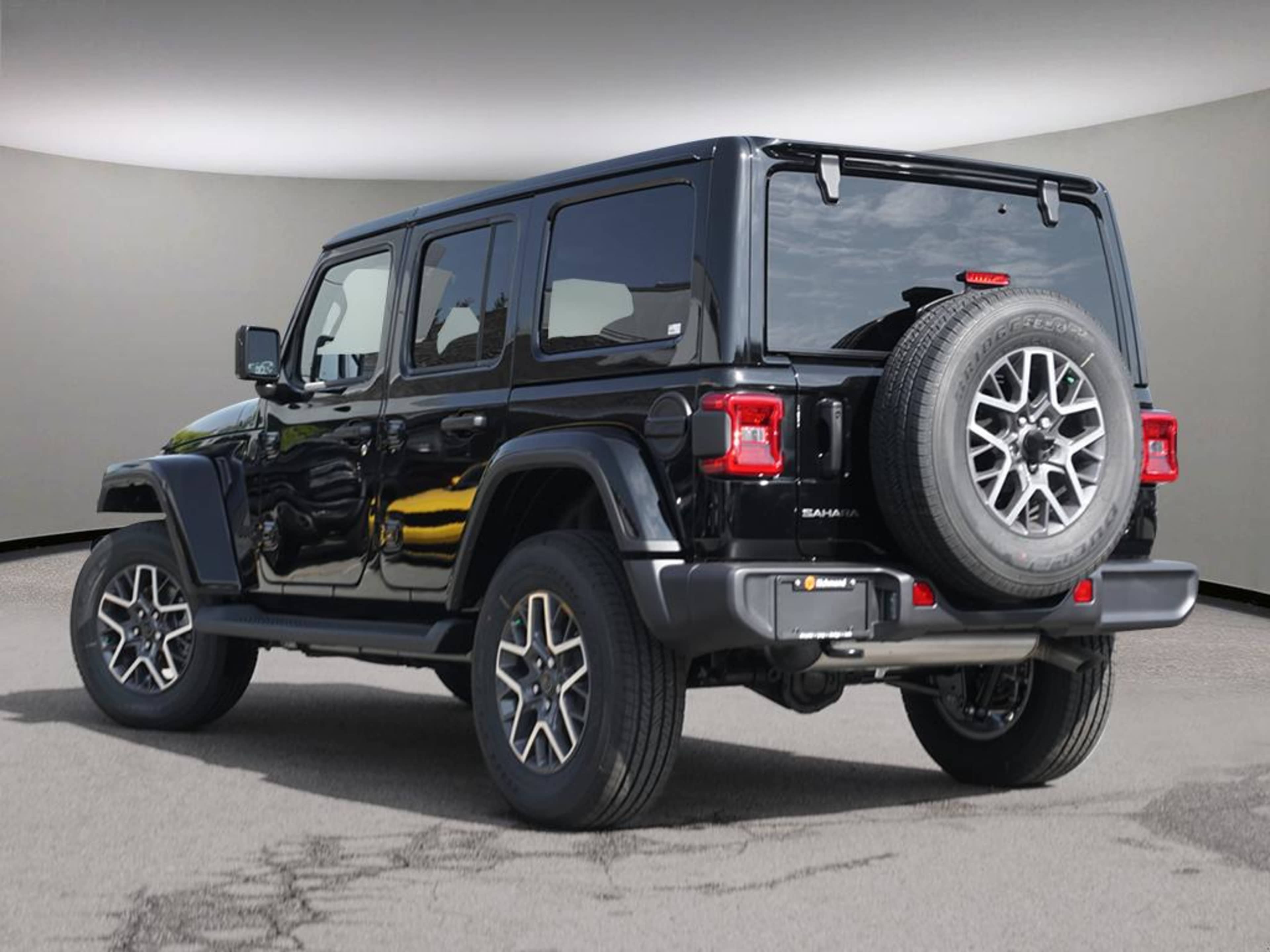 2025 Jeep Wrangler Sahara photo 4