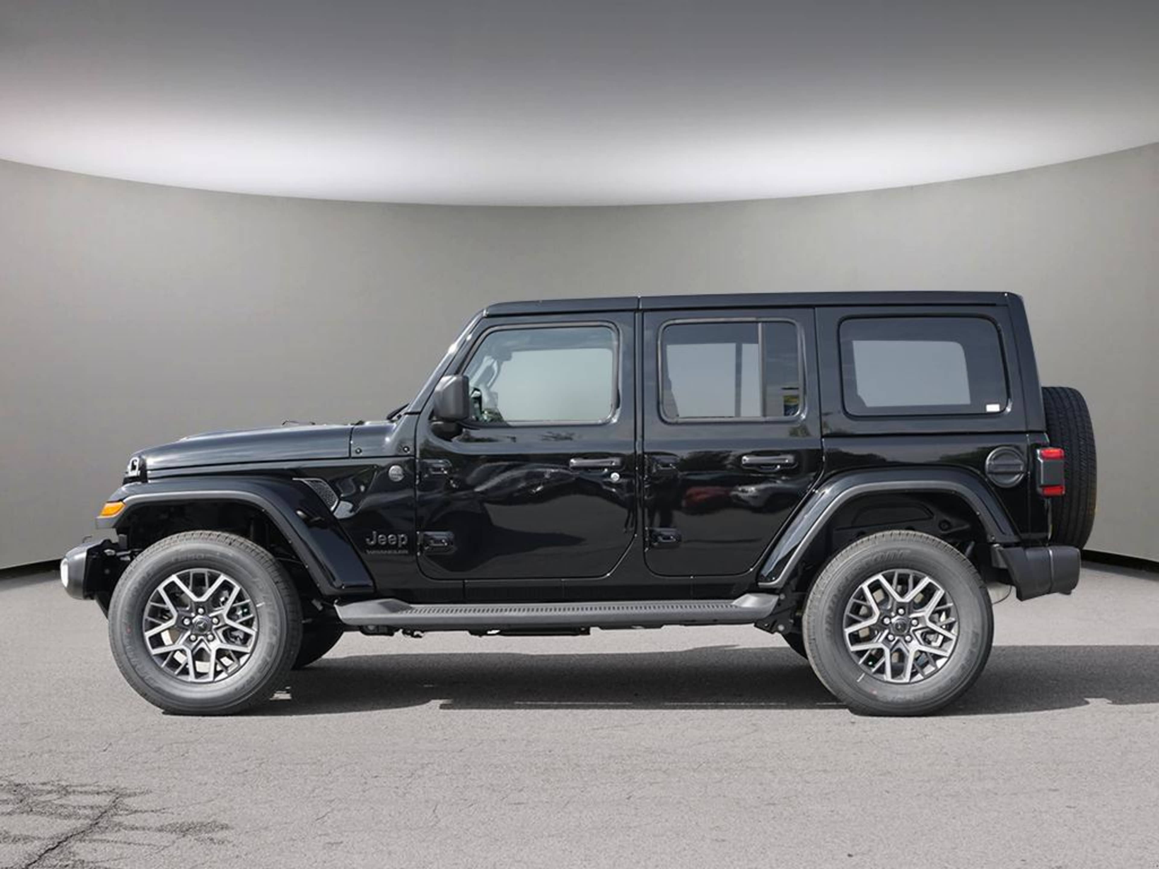 2025 Jeep Wrangler Sahara photo 3