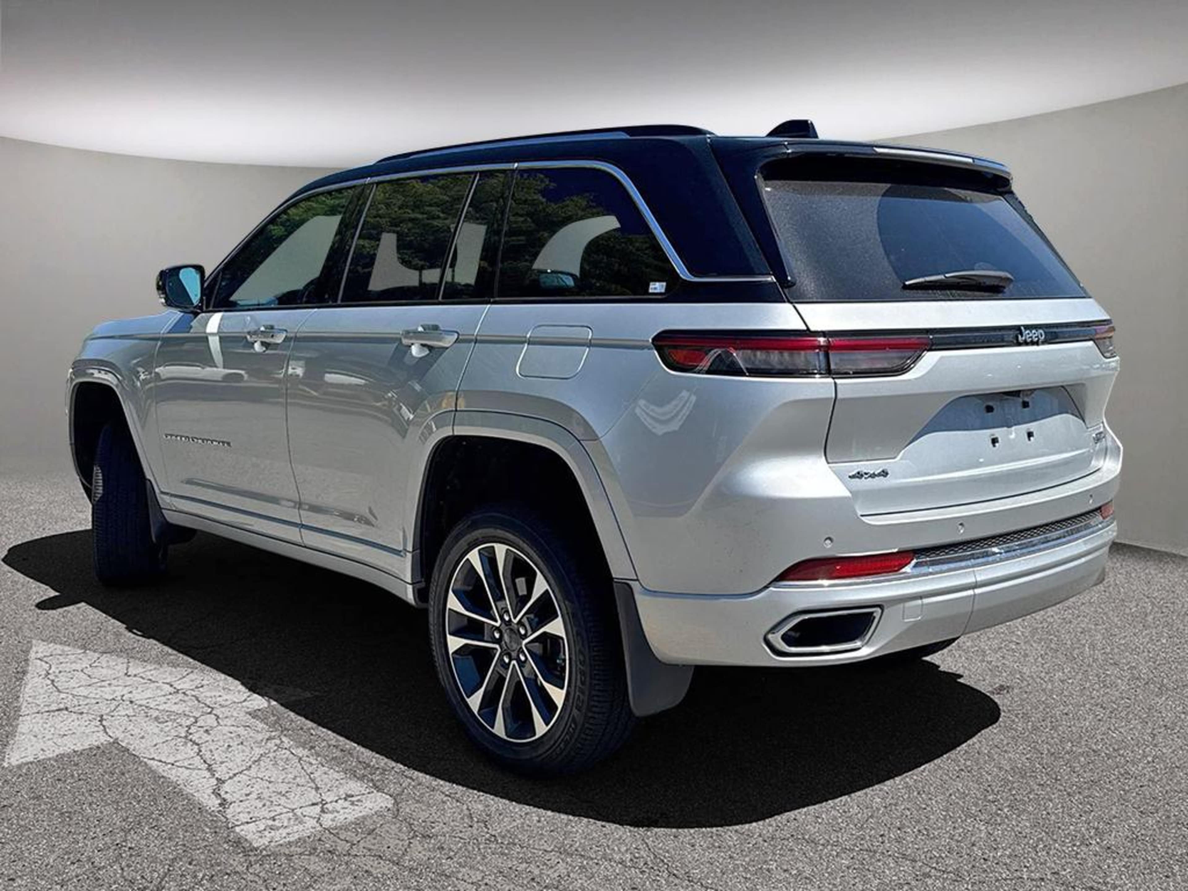 2023 Jeep Grand Cherokee Overland photo 4