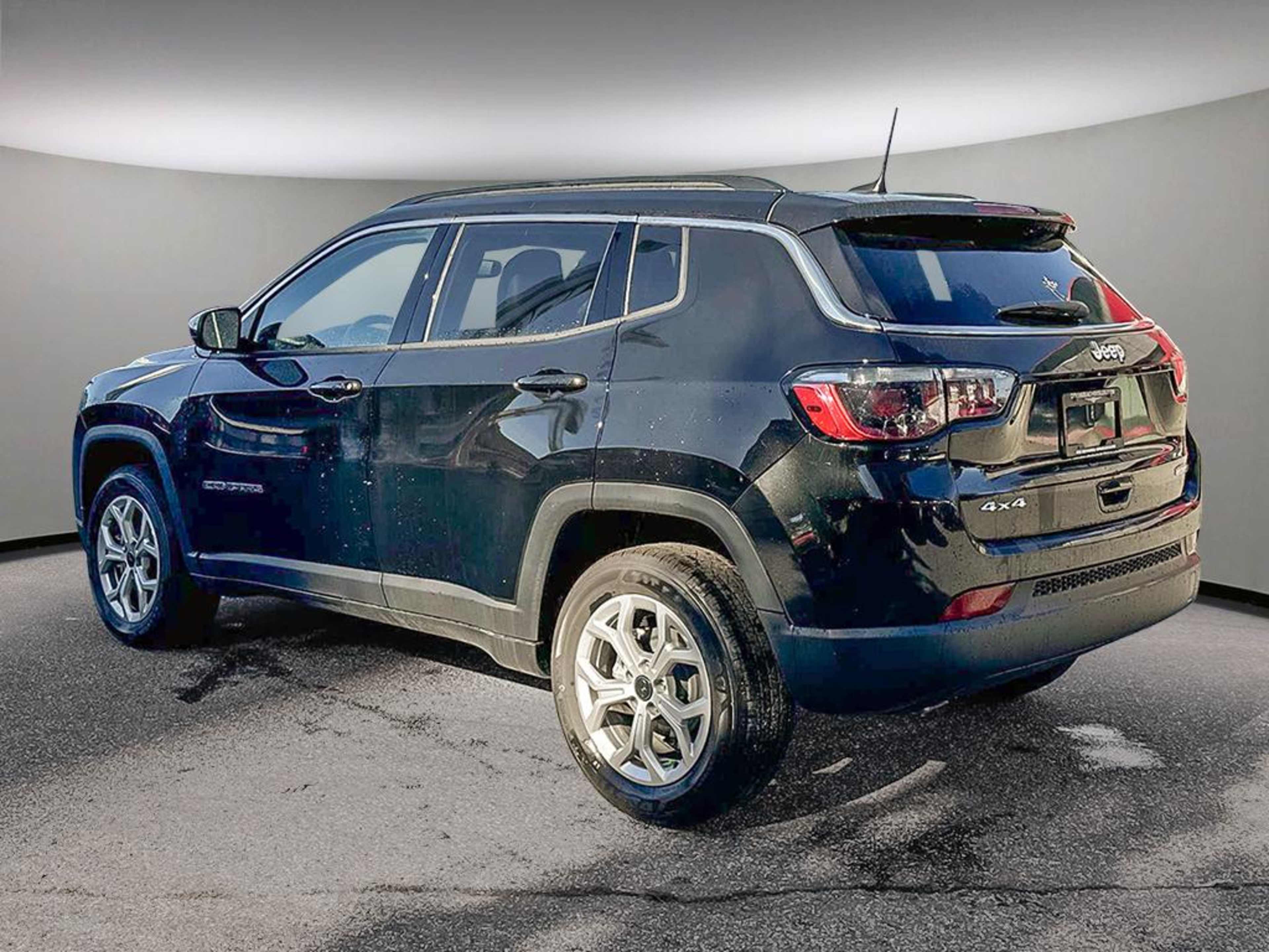 2026 Jeep Compass North Edition photo 4