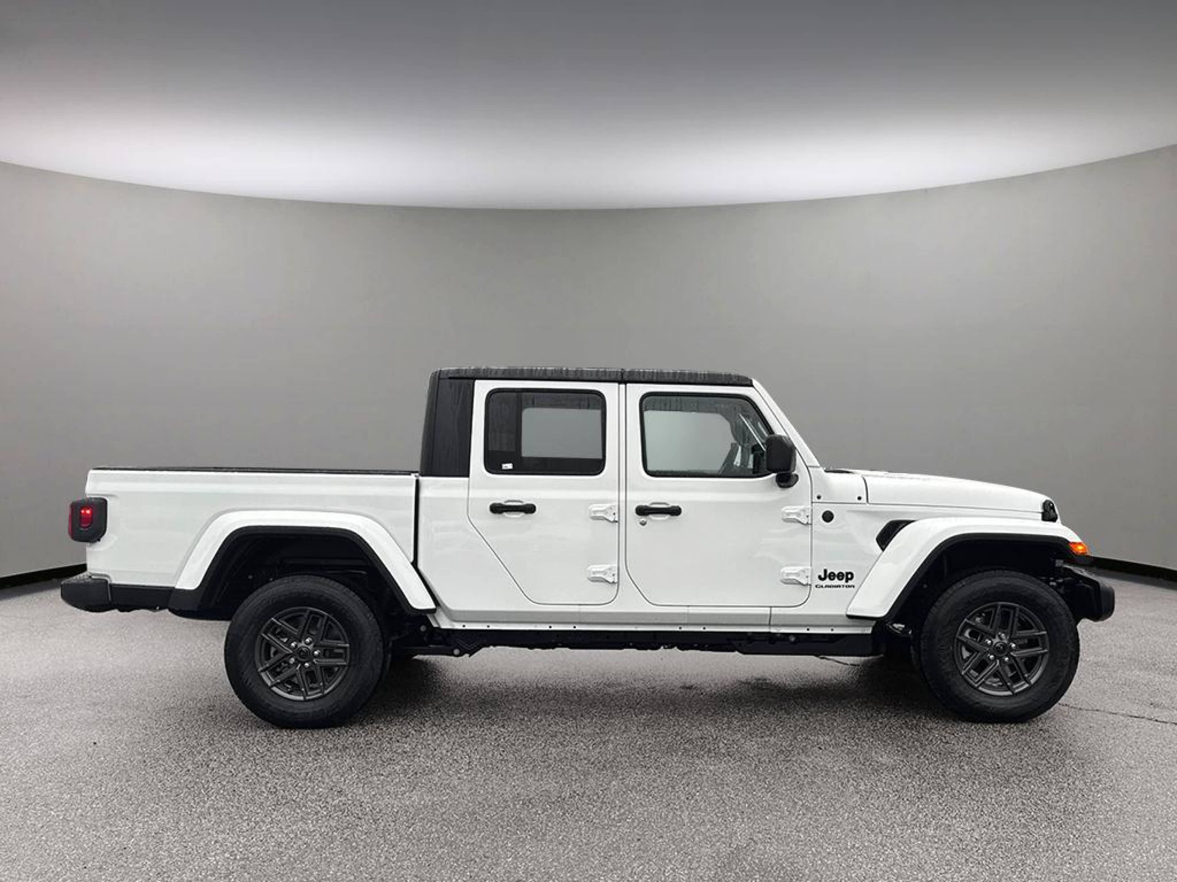 2026 Jeep Gladiator Sport S photo 3