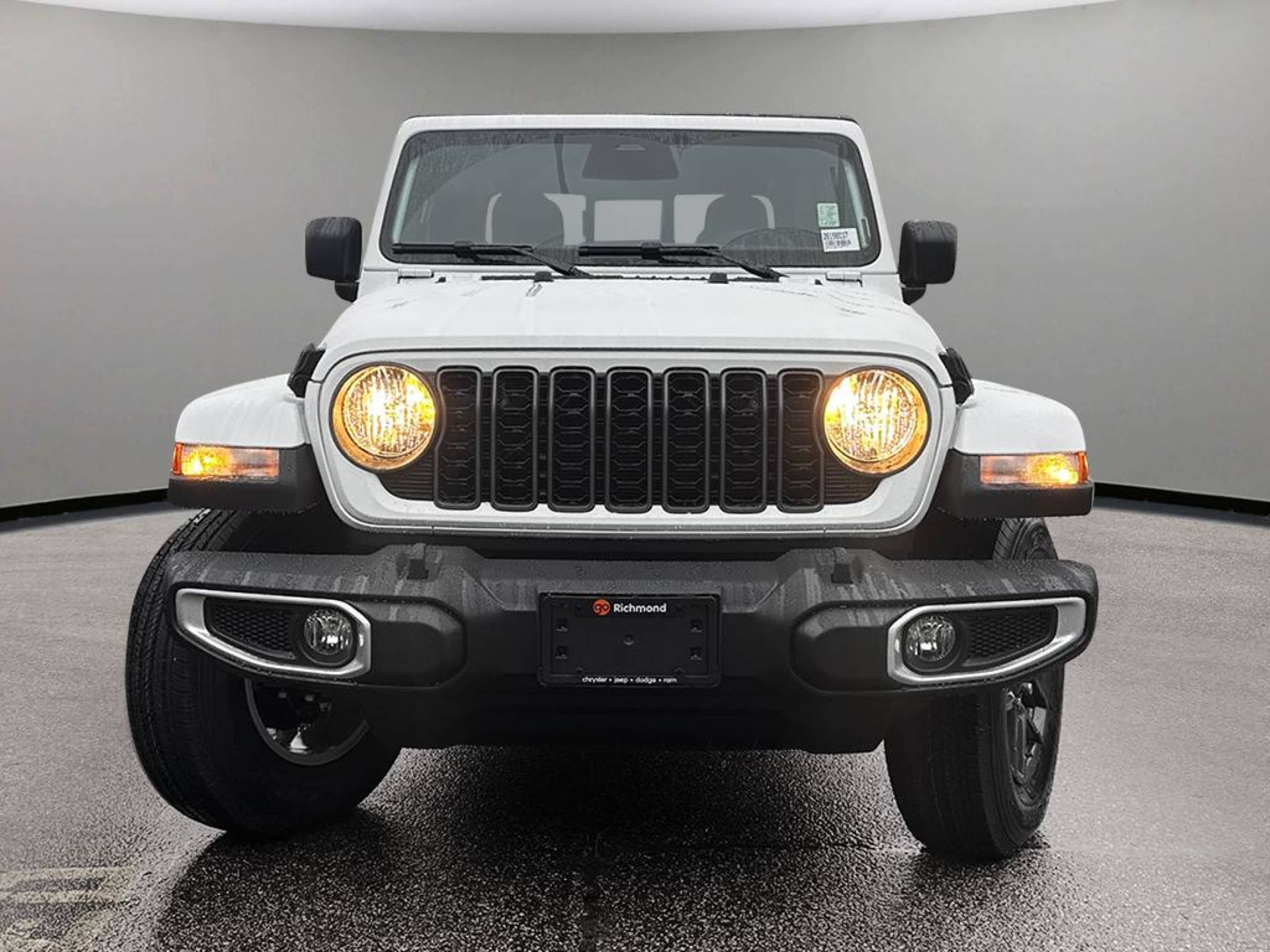 2026 Jeep Gladiator Sport S photo 2