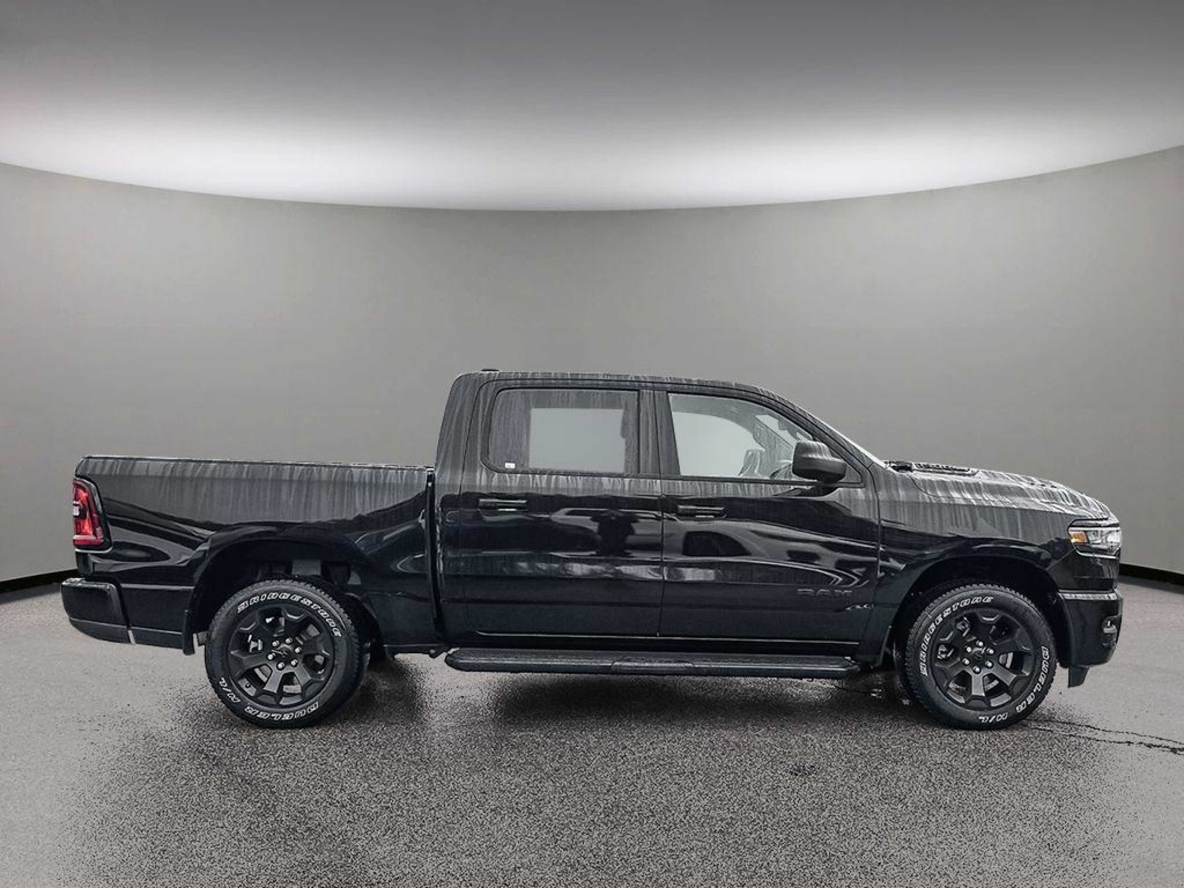 2026 Ram 1500 Express photo 3