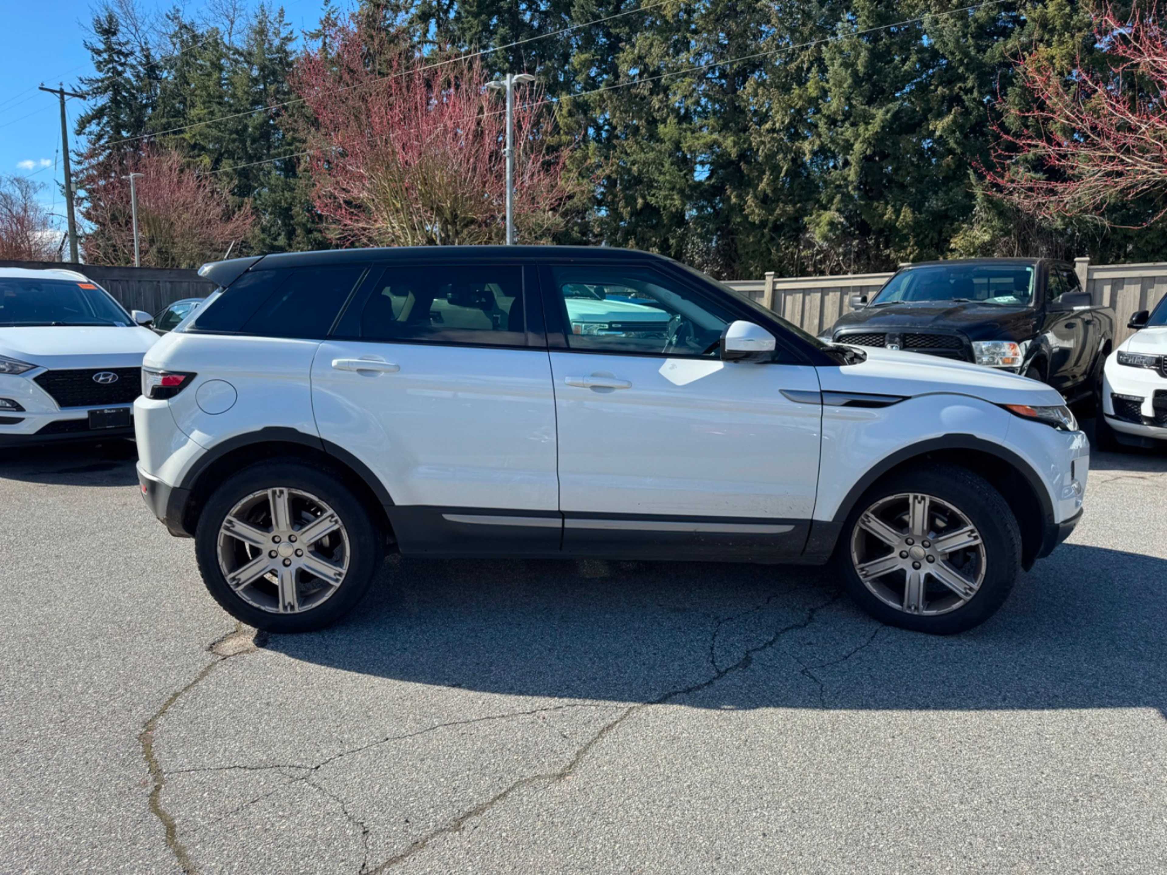 2015 Land Rover Range Rover Evoque Pure Plus photo 2