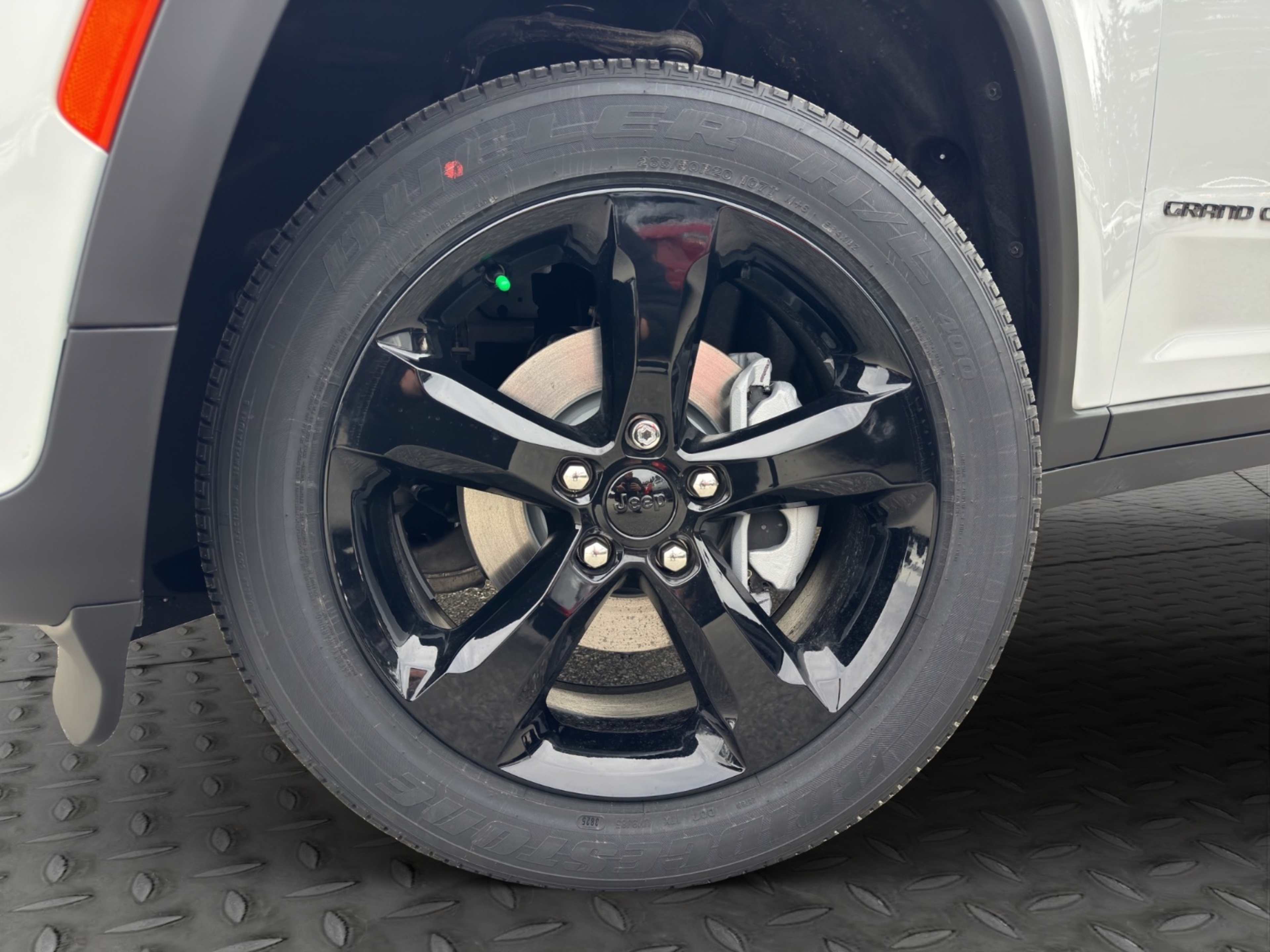 2026 Jeep Grand Cherokee Base Laredo photo 4