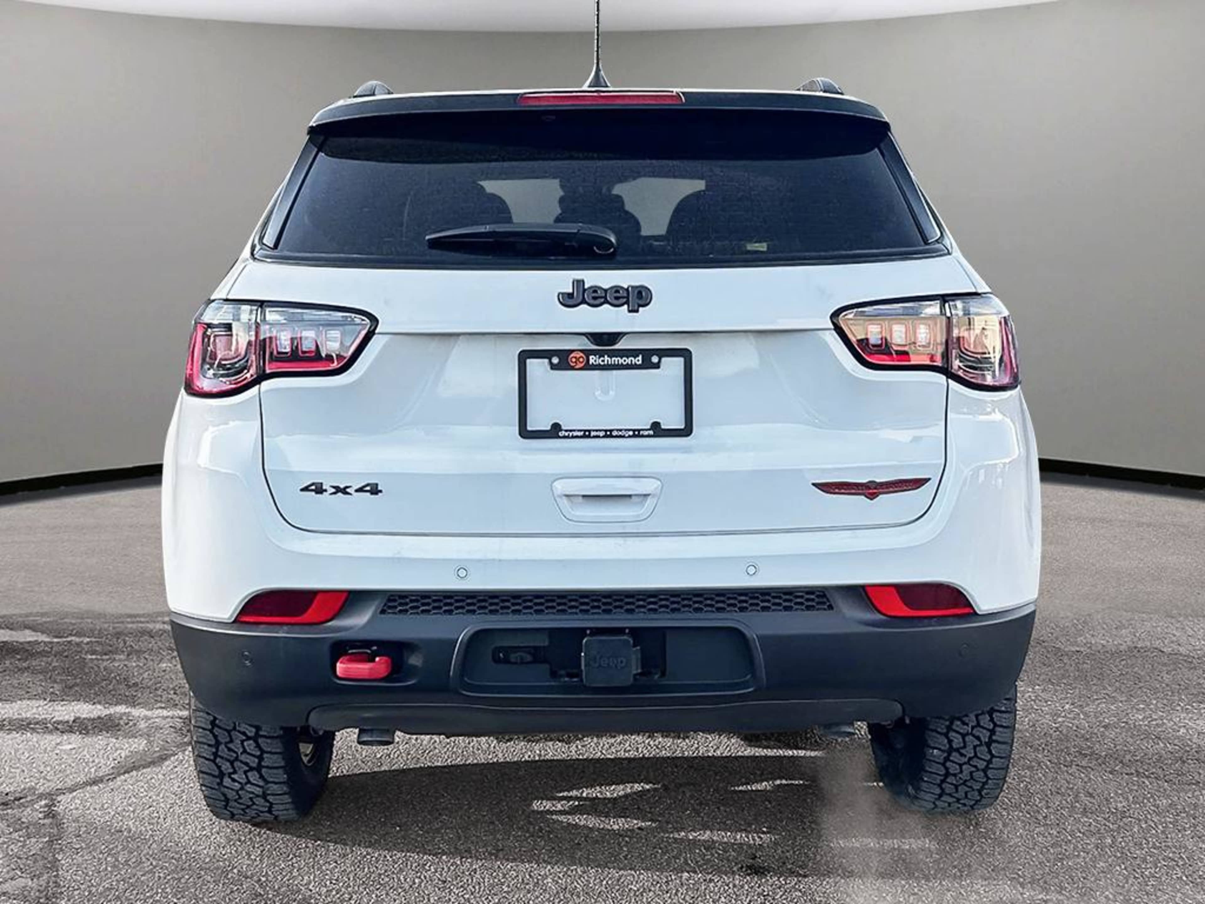 2026 Jeep Compass Trailhawk photo 3