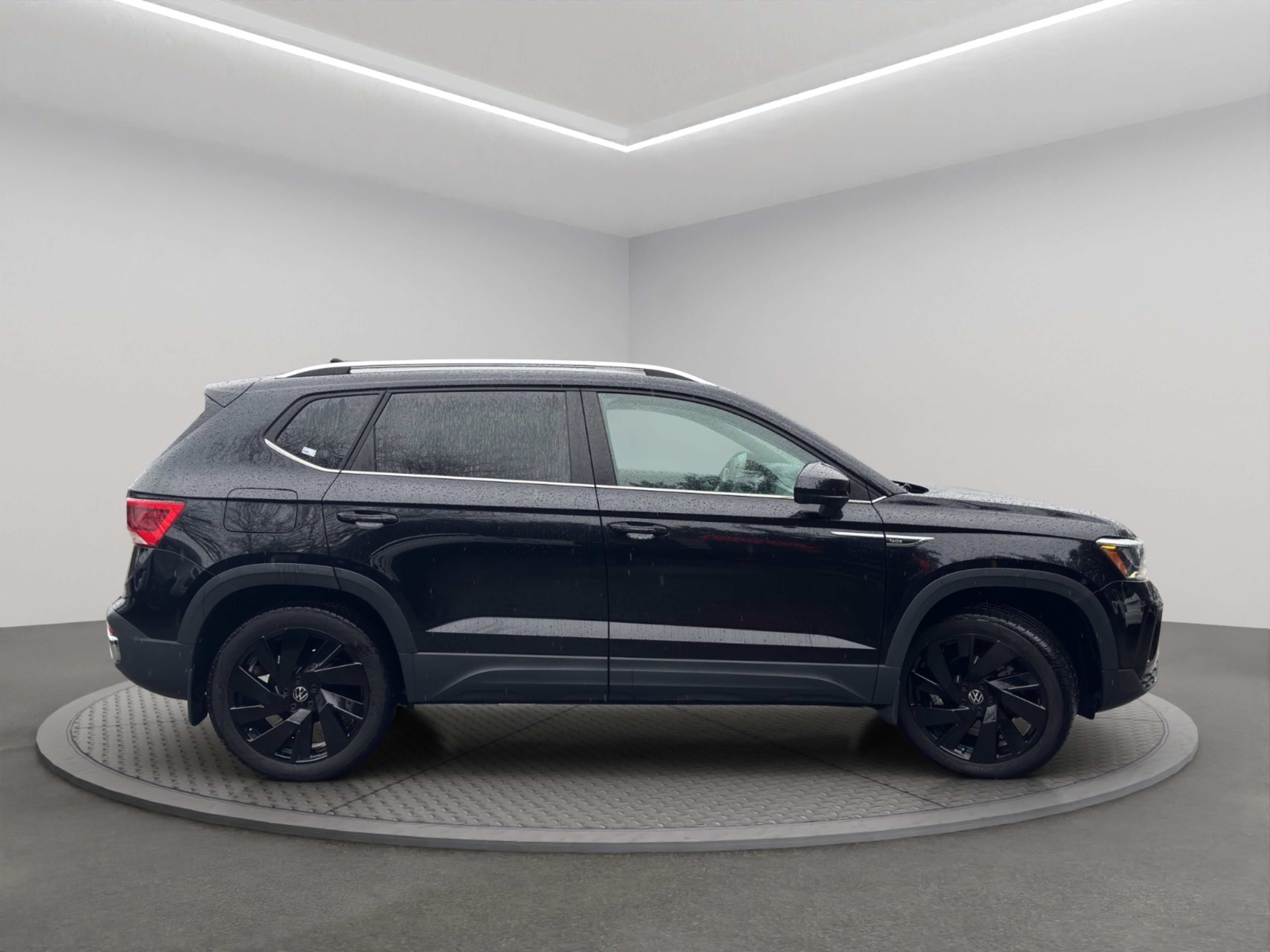 2024 Volkswagen Taos SE photo 3