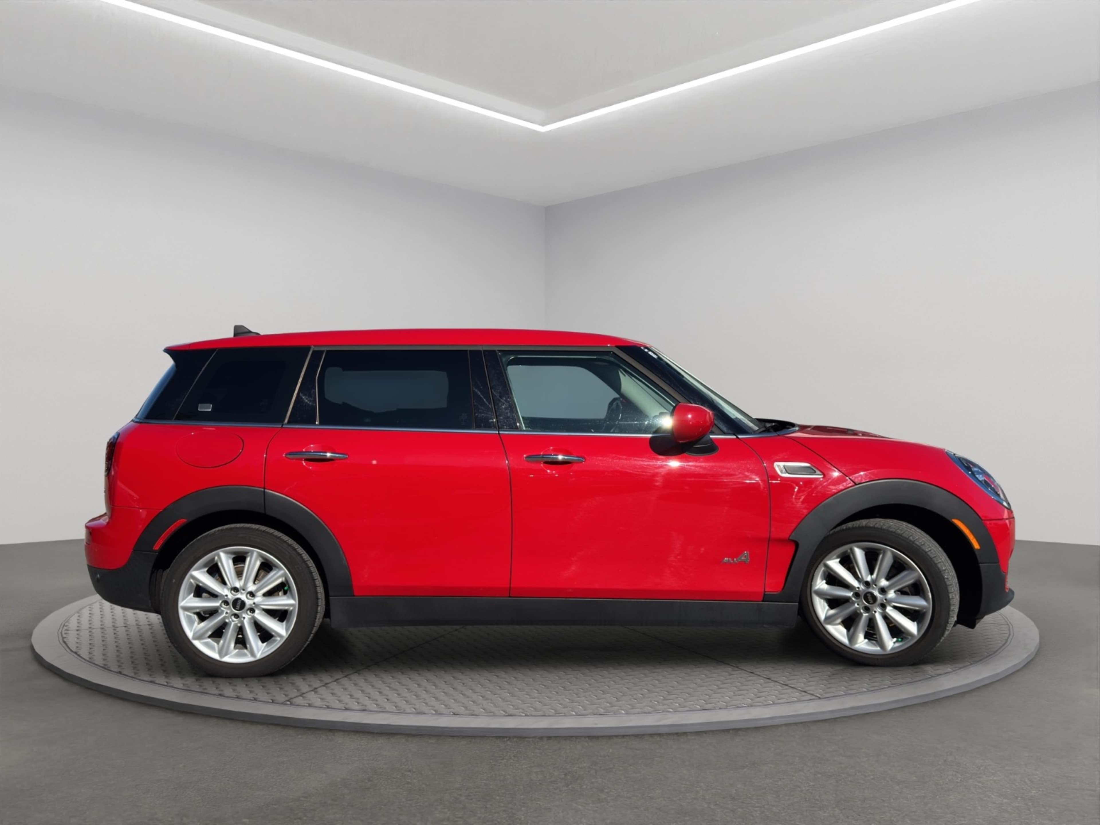 2021 Mini Clubman Base ALL4 photo 3