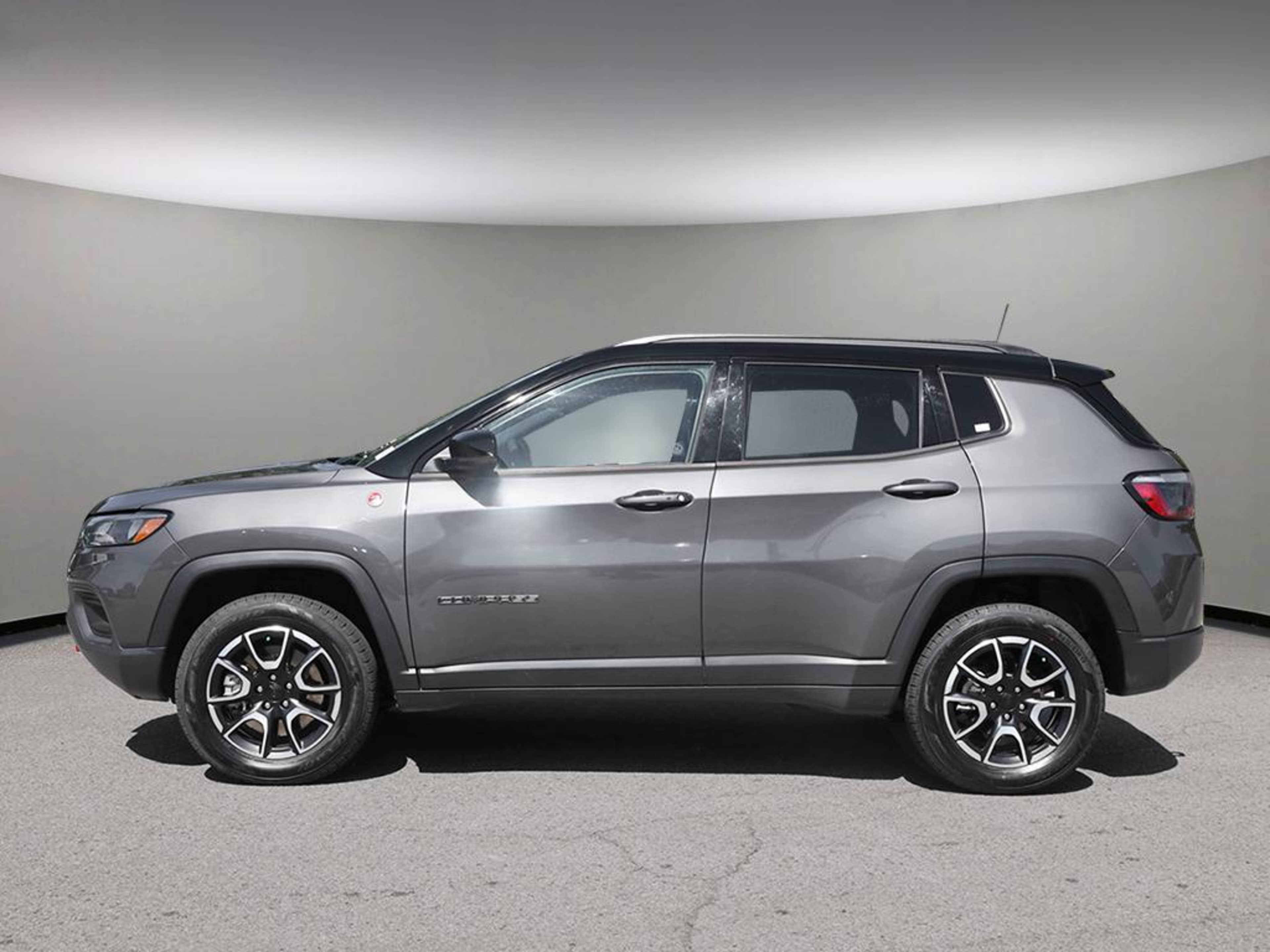 2024 Jeep Compass Trailhawk photo 3