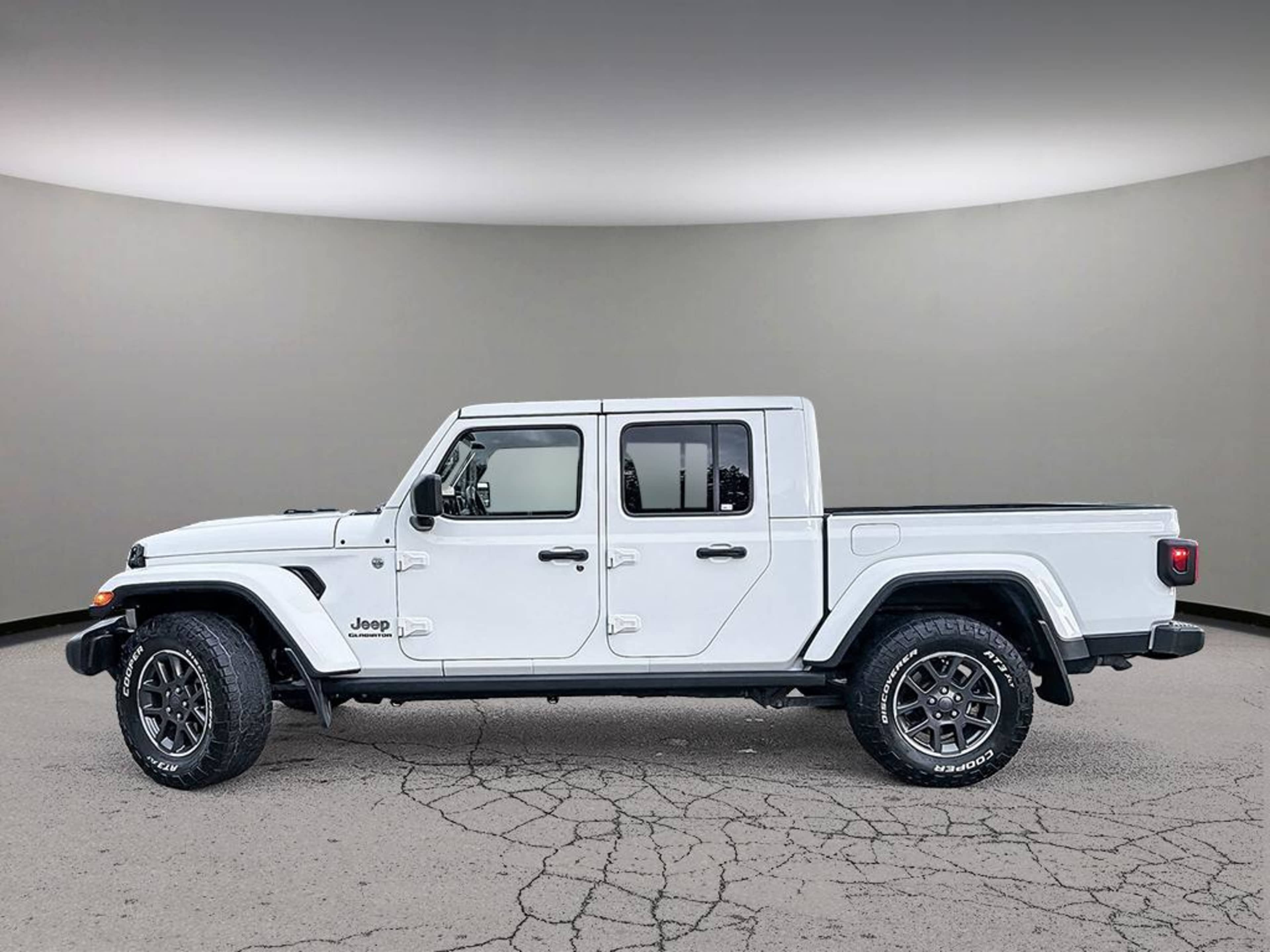 2020 Jeep Gladiator Overland photo 3