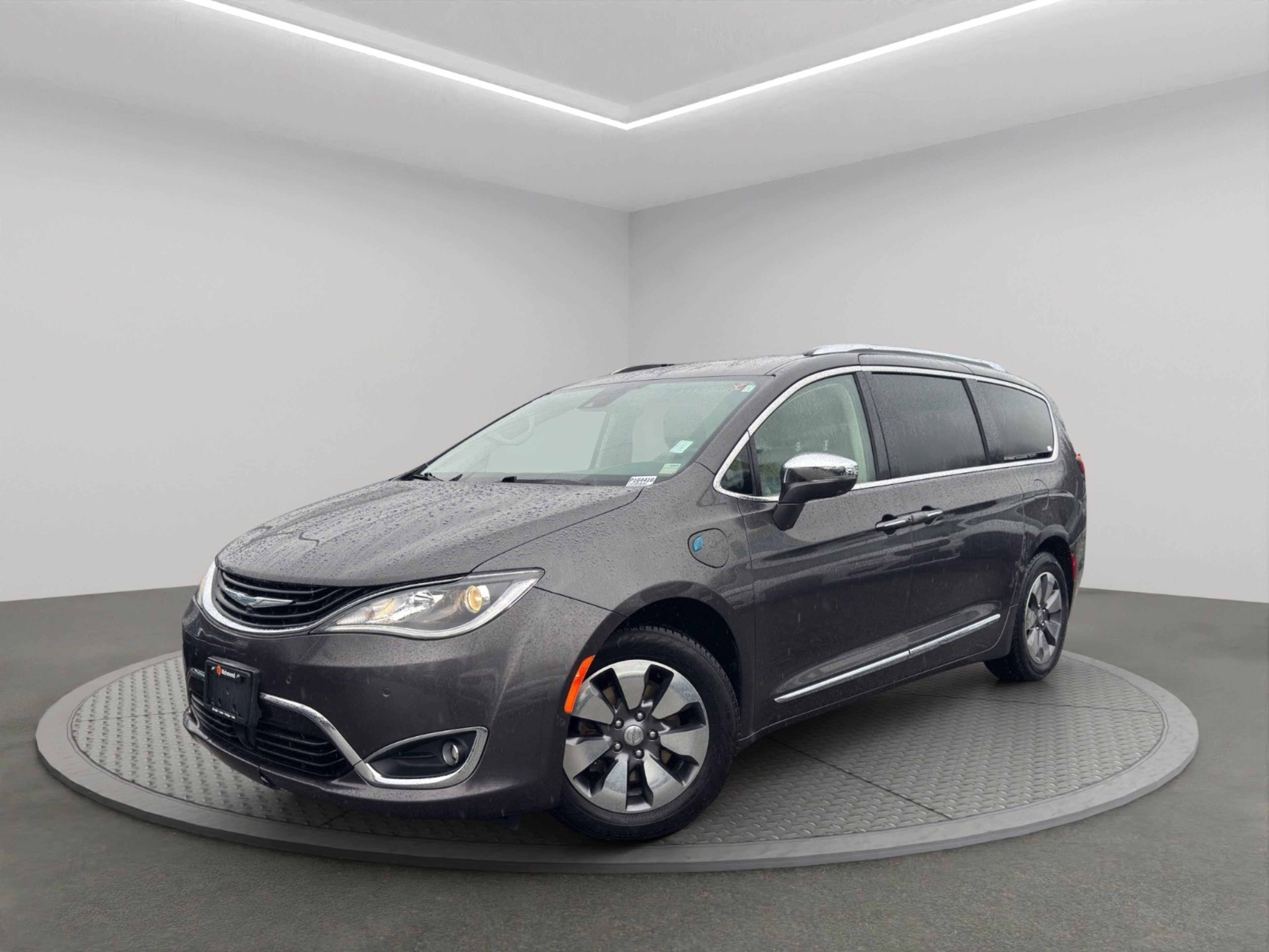 Voxcar CHRYSLER Pacifica VAN in Granite Crystal Metallic Clearcoat, VICTORIA