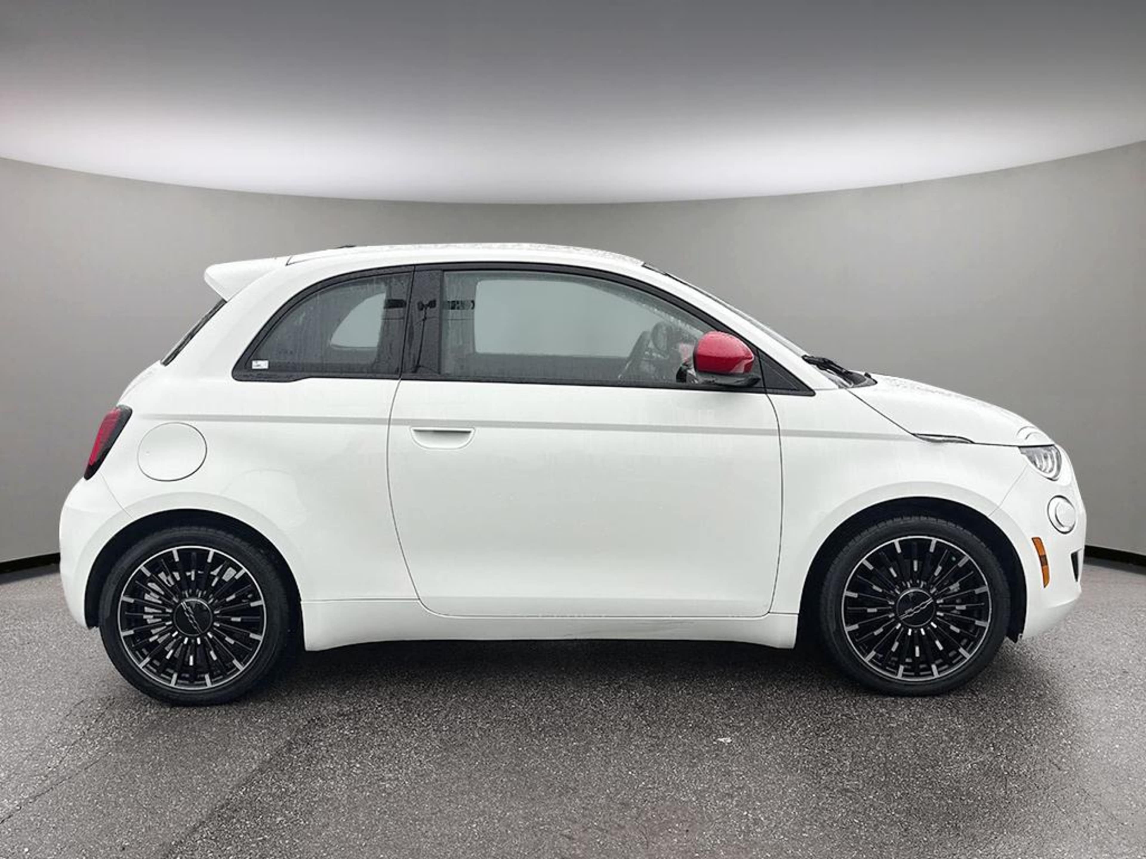 2024 Fiat 500e Red photo 3