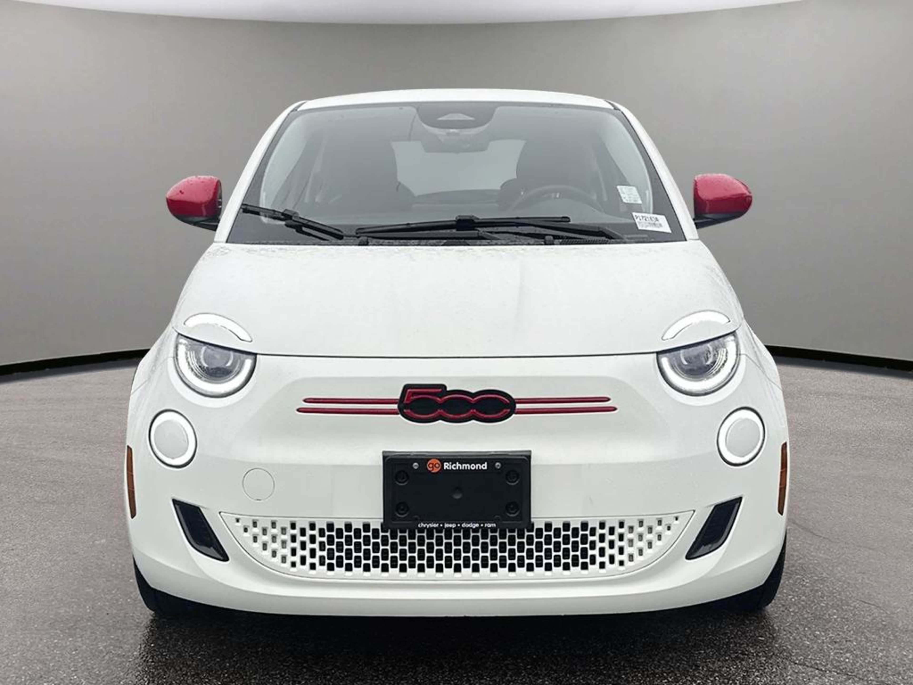 2024 Fiat 500e Red photo 2
